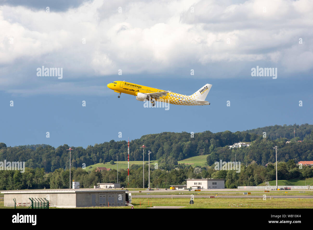 Eurowings, Typ: Airbus A320-214, Reg: D-ABDU beim Abflug vom Flughafen Zürich (ZRH). 15.08.2019 Stock Photo