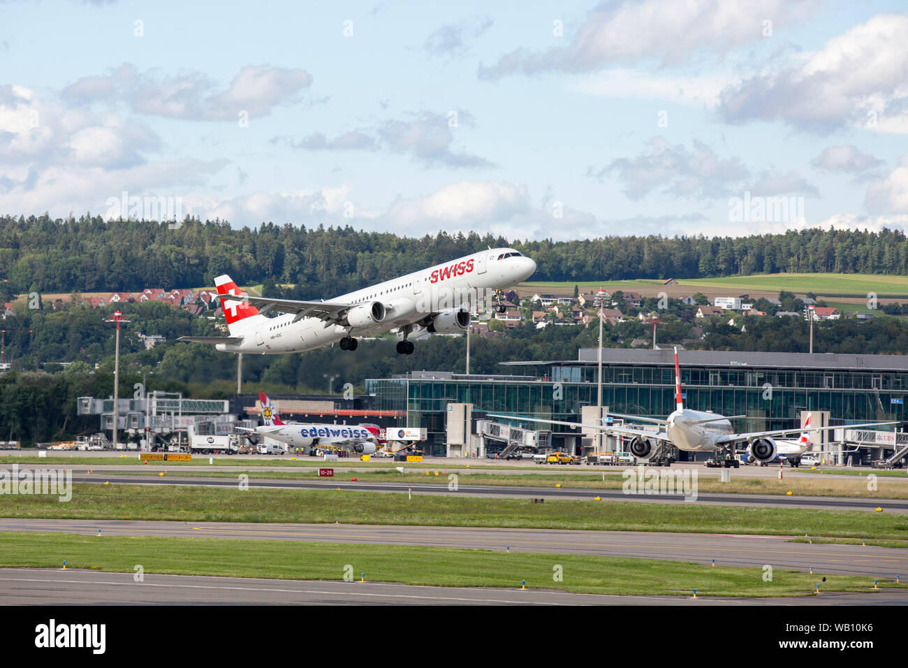 Airbus A321-111, Reg: HB-IOC beim Abflug vom Flughafen Zürich (ZRH). 15.08.2019 Stock Photo