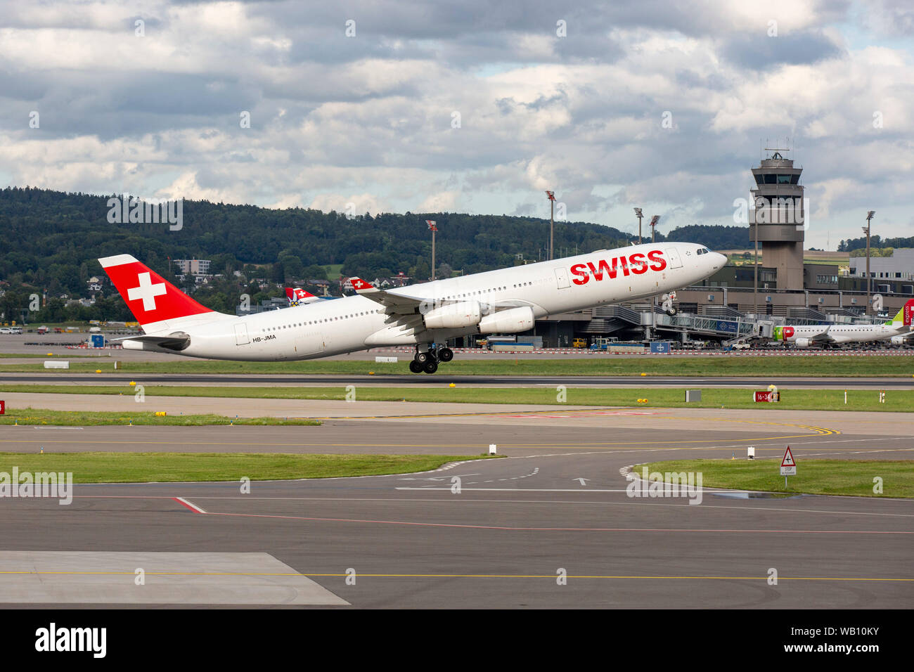 Airbus A340-313X, Reg: HB-JMA beim Abflug vom Flughafen Zürich (ZRH). 15.08.2019 Stock Photo