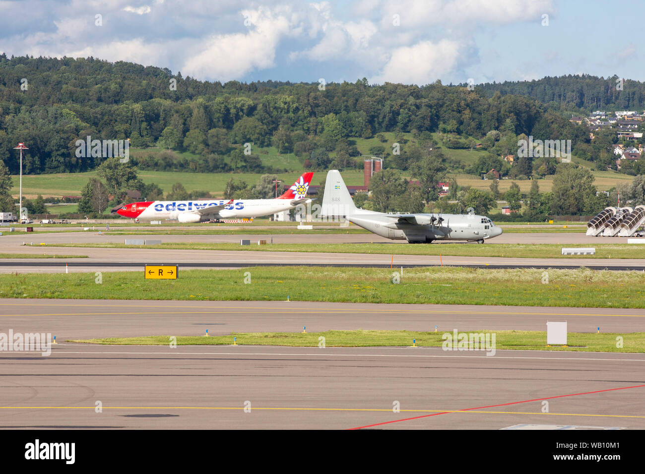 Swedish Air Force, Typ: Lockheed AC-130H Hercules, Reg: 848 am Flughafen Zürich (ZRH). 15.08.2019 Stock Photo