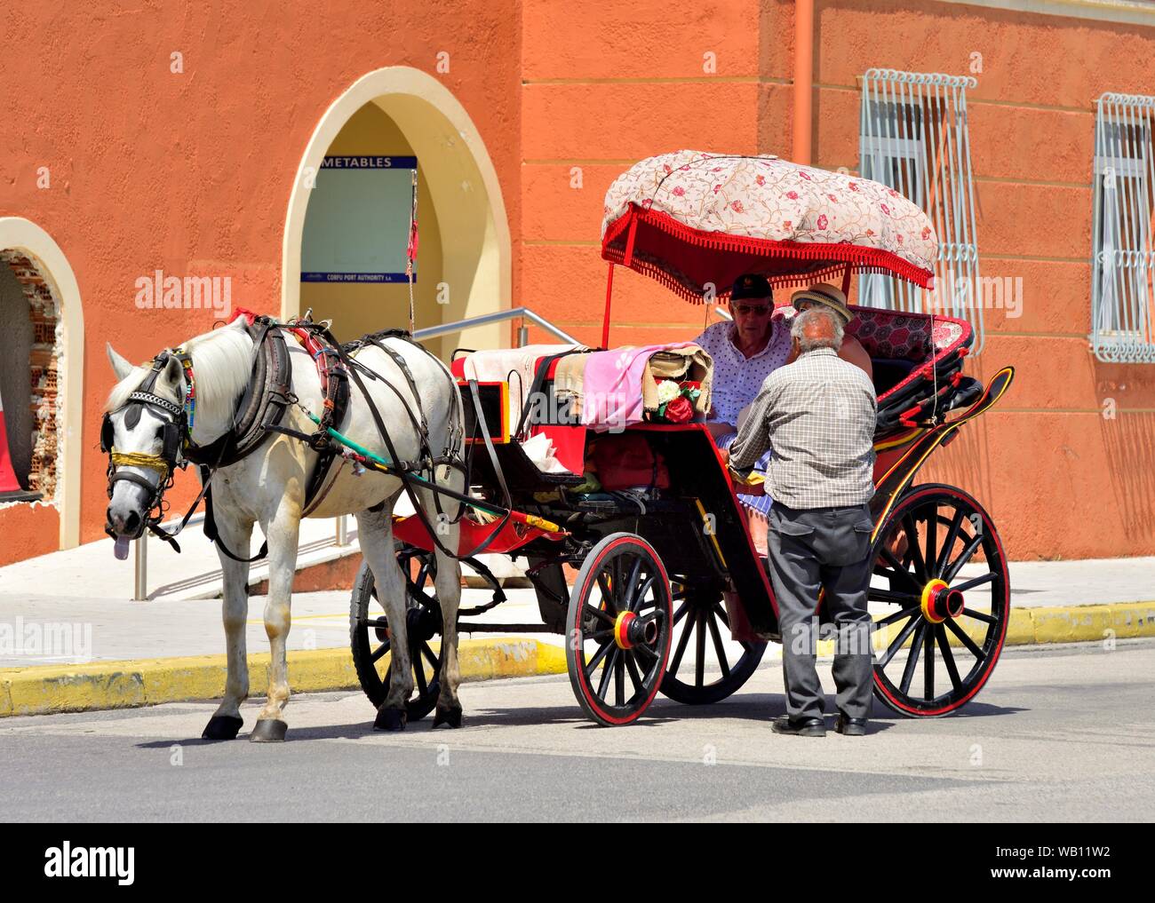 Horse drawn carriage ride hi-res stock photography and images - Alamy