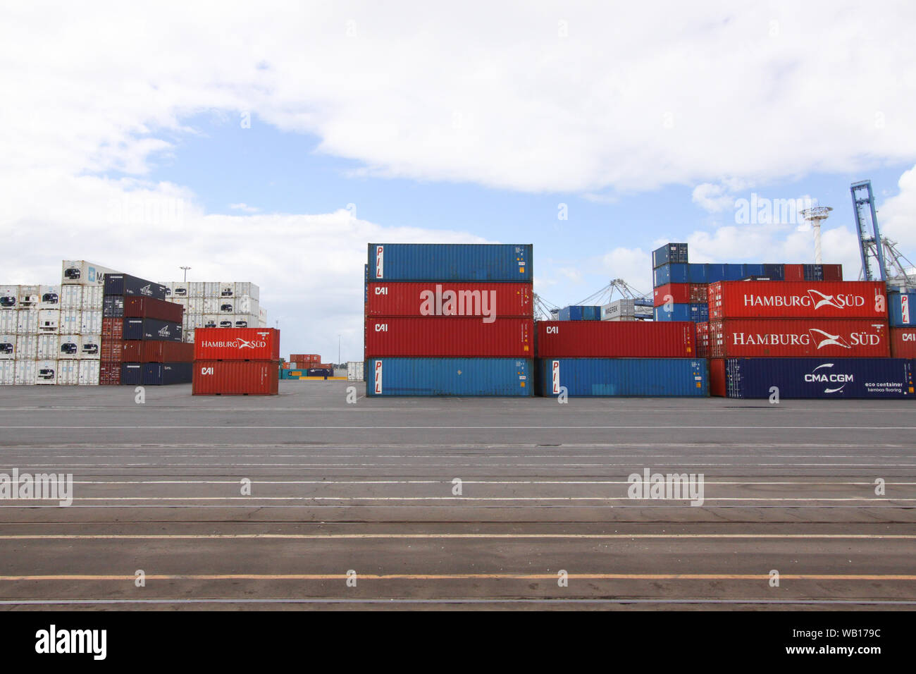 New shipping containers hires stock photography and images Alamy