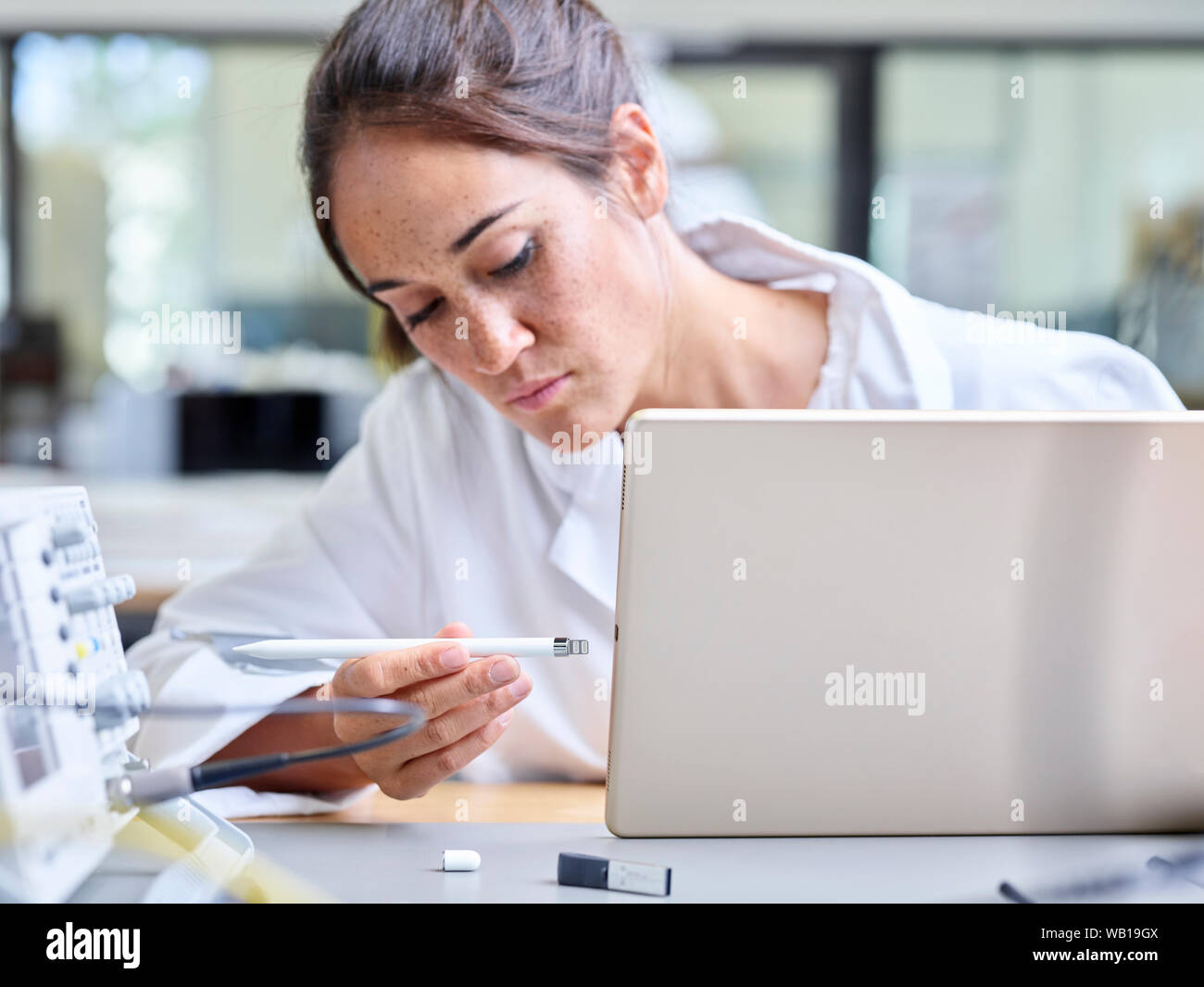 Female technician working in research laboratory Stock Photo