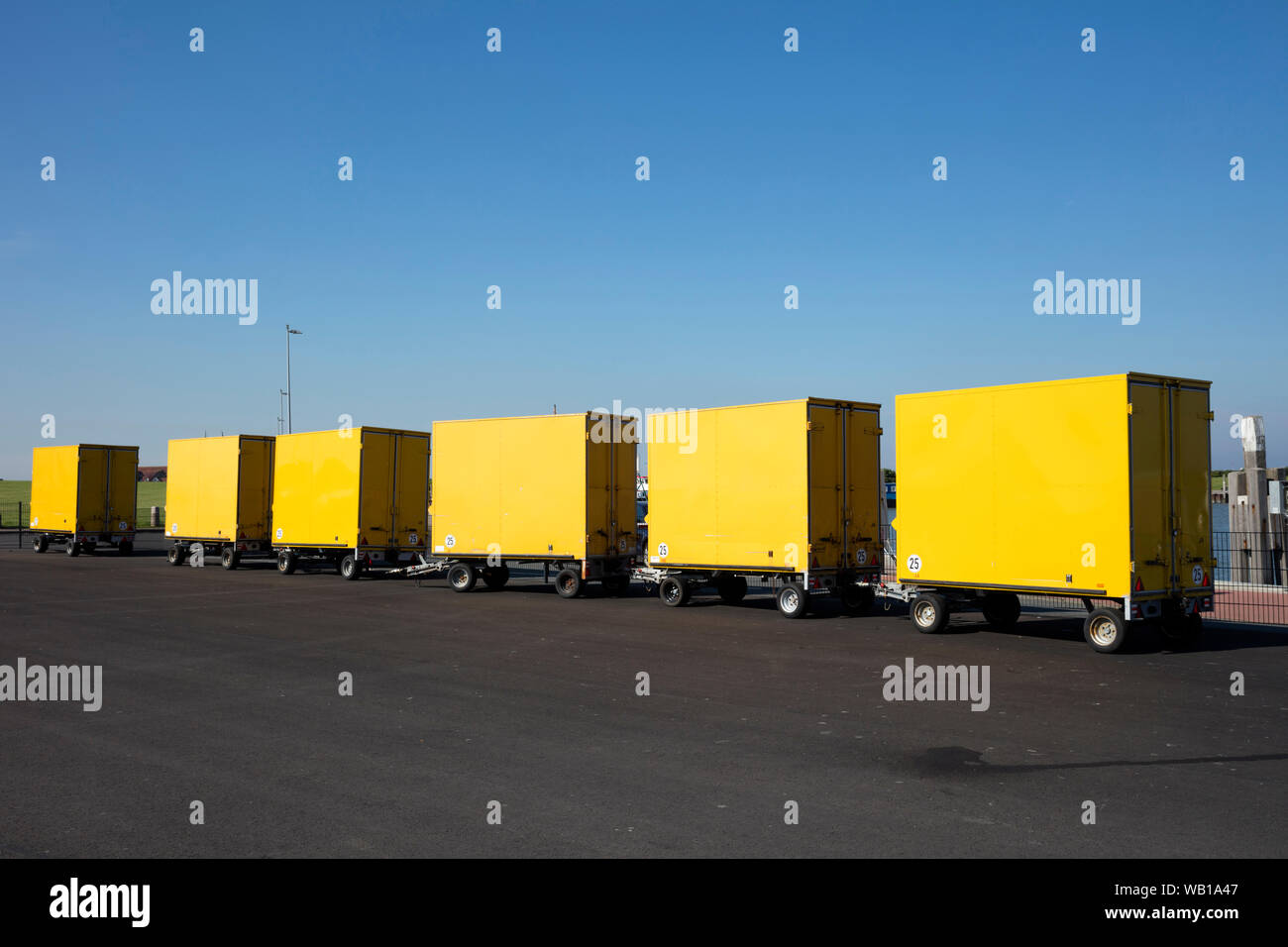 Germany, Deutsche Post, yellow trailers Stock Photo