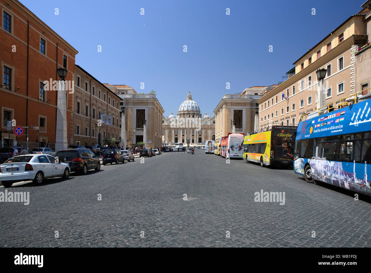 St Peter's Basilica and surrounding collonade at the Vatican City, Rome Stock Photo