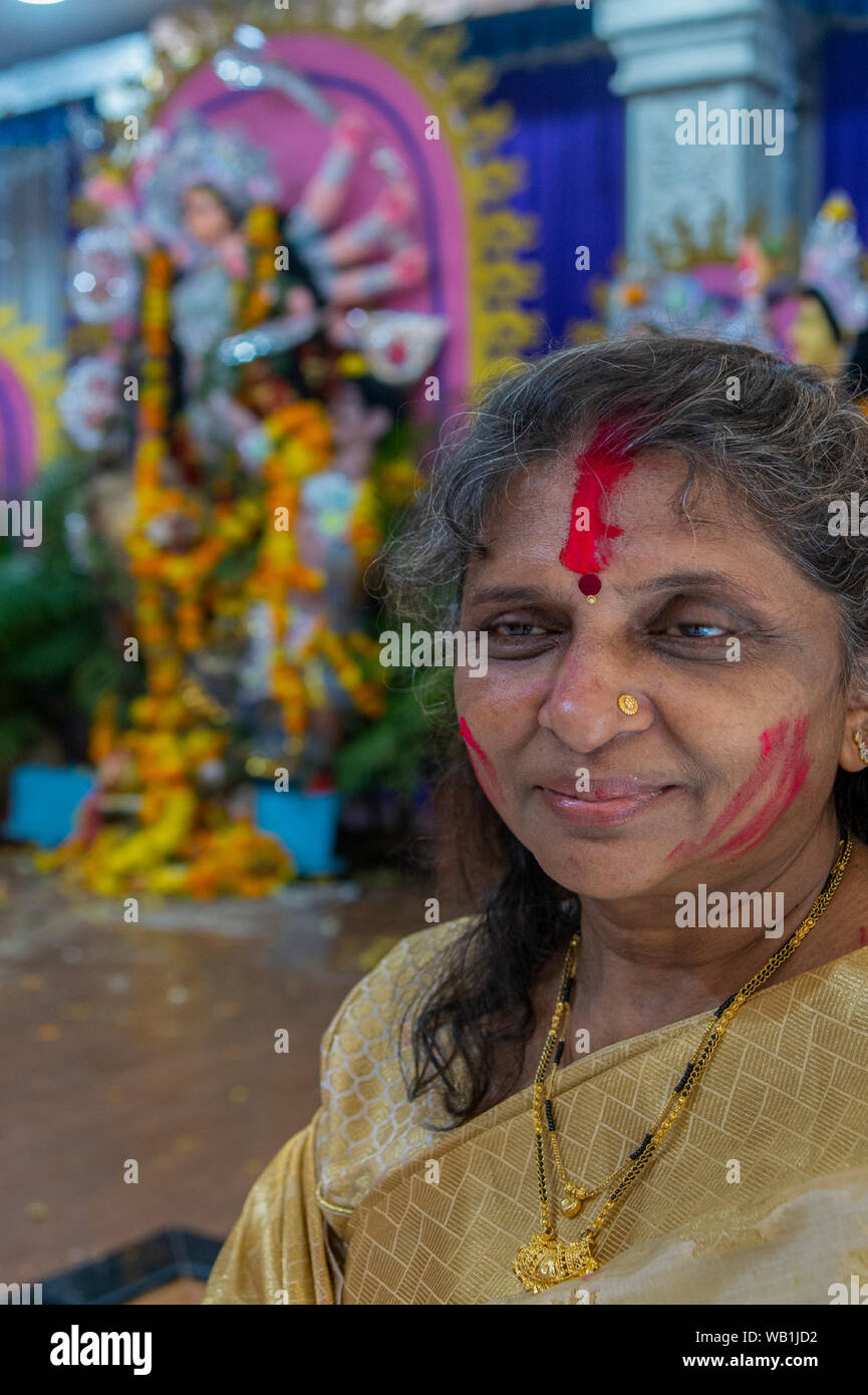 19 oct 2018 Married women participate in traditional sindoor khela or applying vermilion Lokgram Kalyan east Maharashtra India Stock Photo