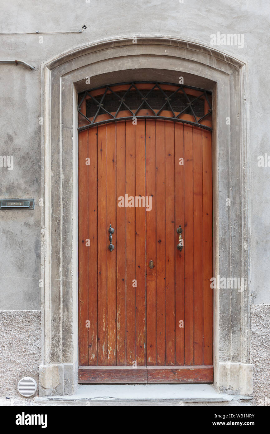 Old wooden door in a stone house Italian Stock Photo - Alamy