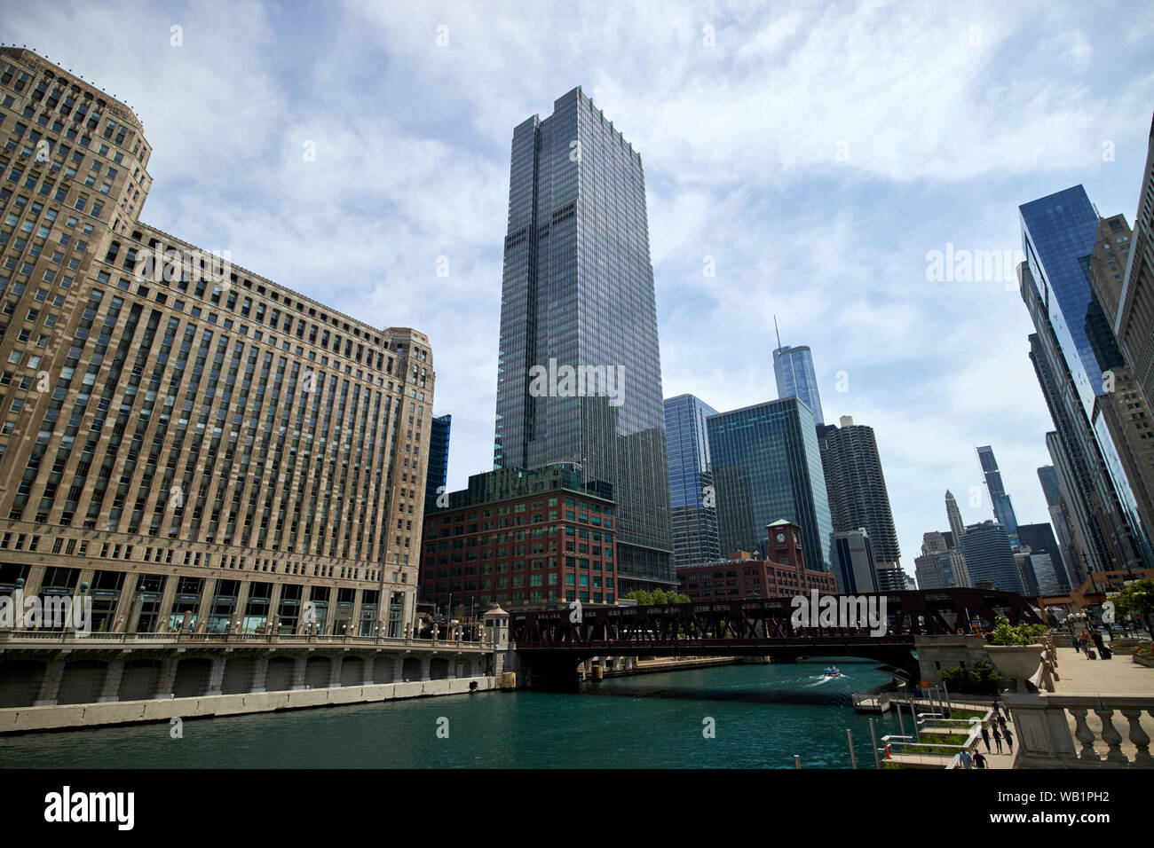 view of the wells street bridge over the chicago river merchandise mart and 300 north lasalle skyscraperchicago illinois united states of america Stock Photo