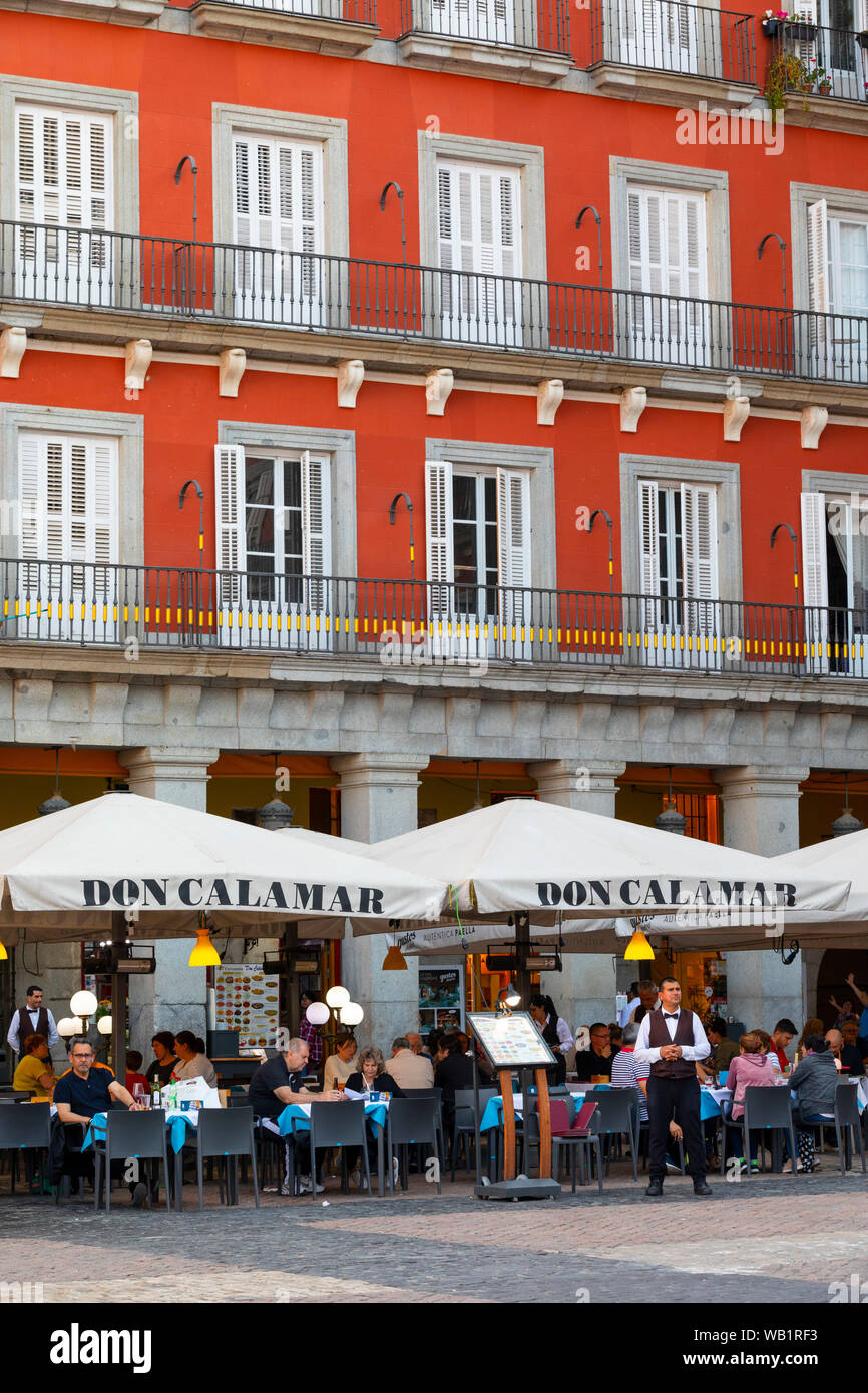 Plaza mayor madrid restaurant hires stock photography and images Alamy