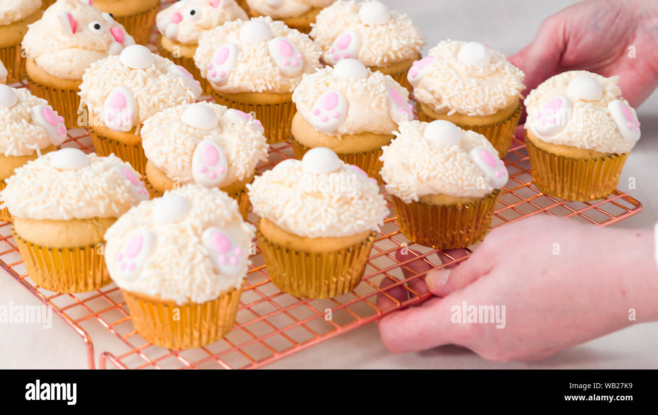 Step By Step Decorating Vanilla Cupcakes With White Buttercream