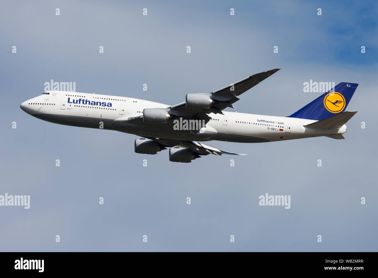 Lufthansa boeing 747 8 engine hi-res stock photography and images - Alamy