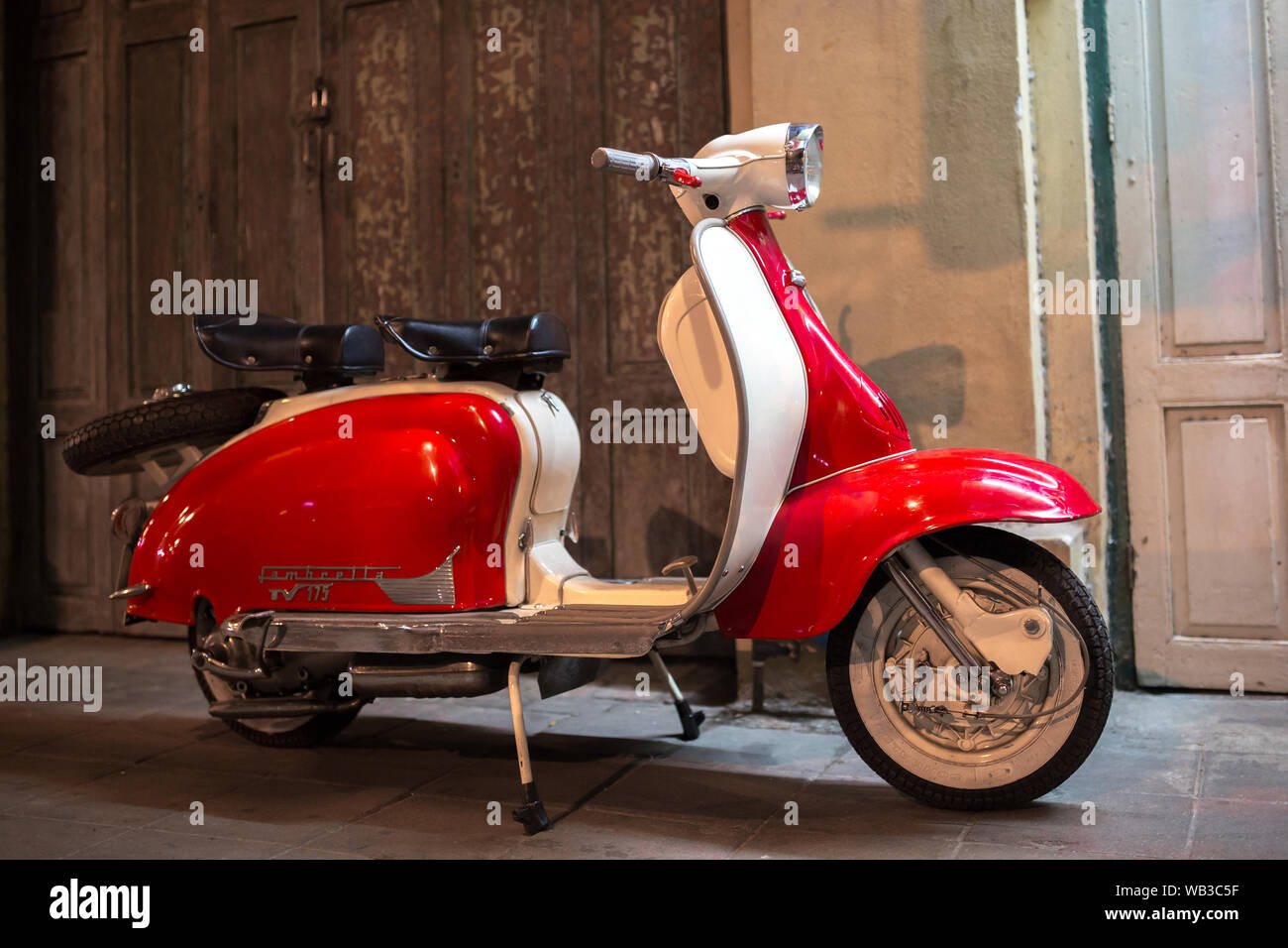 BANGKOK, THAILAND - MARCH 26, 2017: Lambretta scooter parked on a sidewalk  in Bangkok, Thailand on March 26, 2017 Stock Photo - Alamy