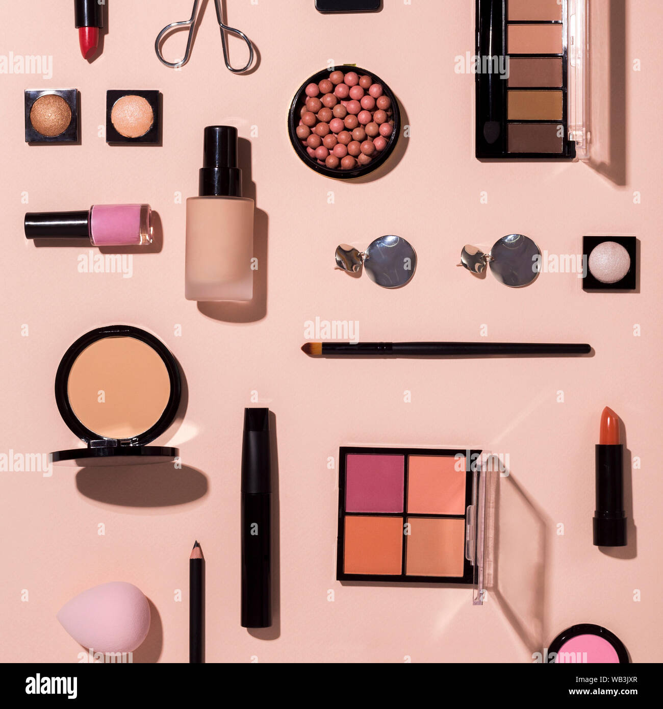 Empty makeup palette hi-res stock photography and images - Alamy