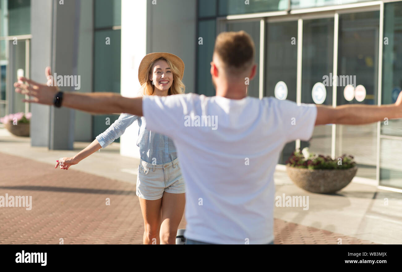 Успех в жизни человека. Дорога путь. Мечты о счастье. Раскрыть навстречу. Счастье впереди.