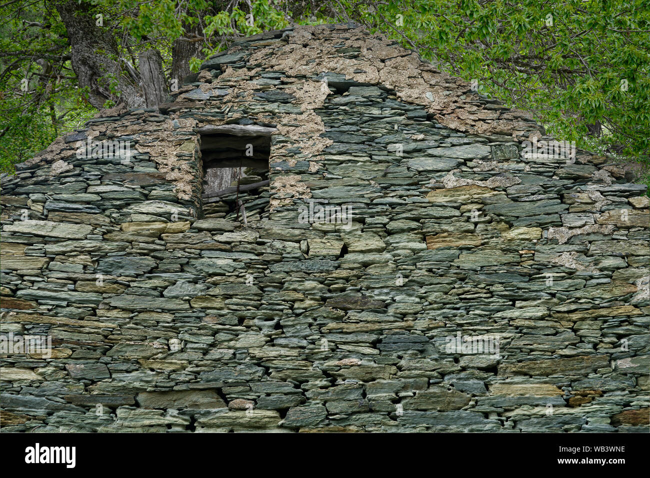 Old brick garden boundary wall hi-res stock photography and images - Alamy
