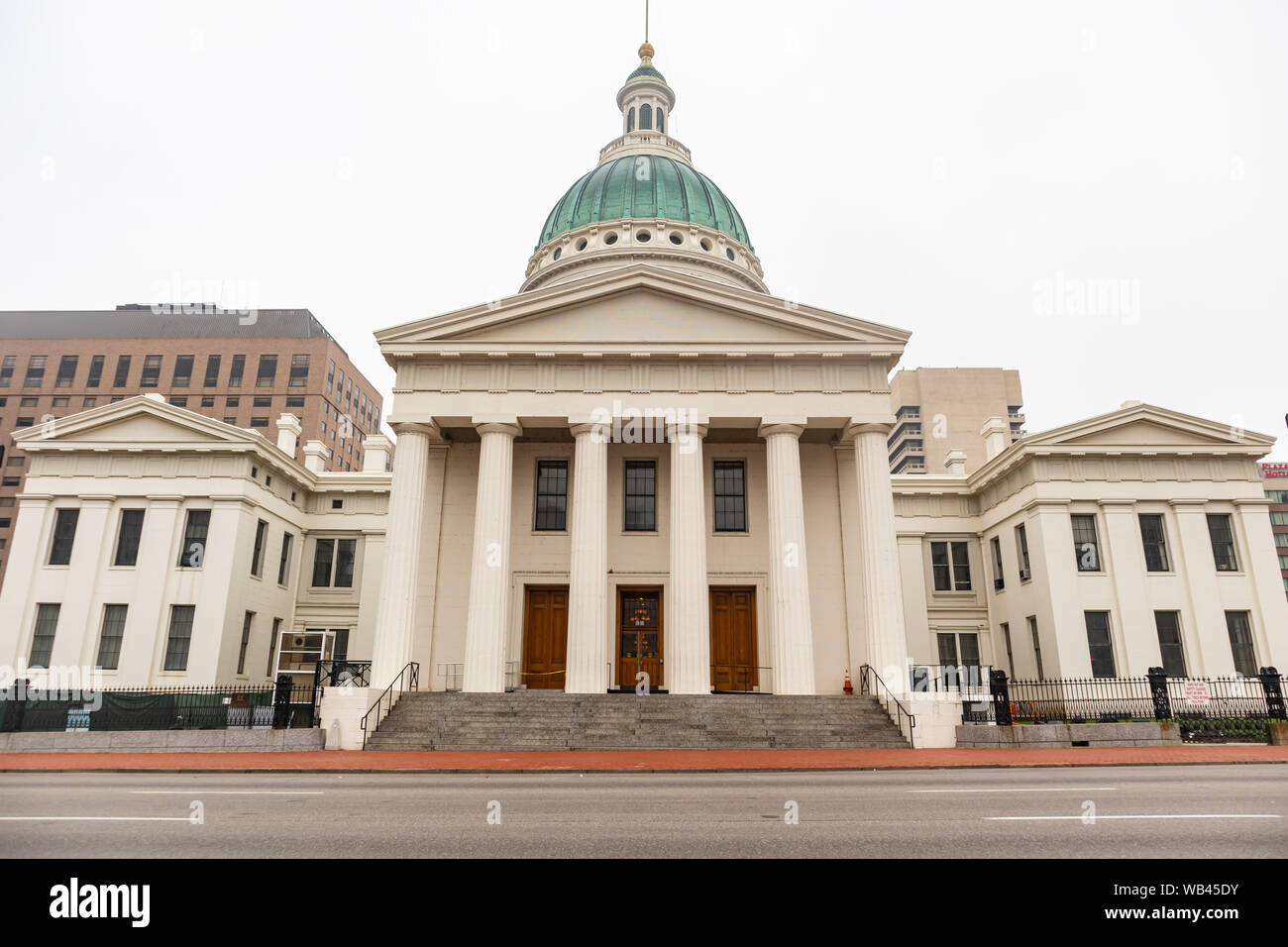 Saint Louis courthouse downtown, Missouri, US of America, cloudy spring ...