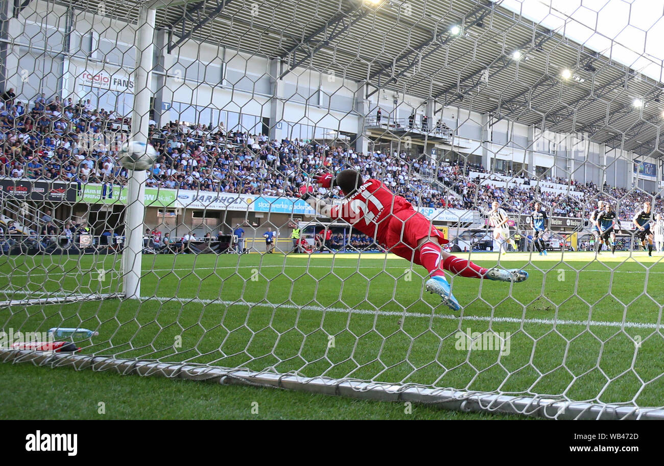 Soccer goalkeeper penalty hi-res stock photography and images - Page 26 -  Alamy