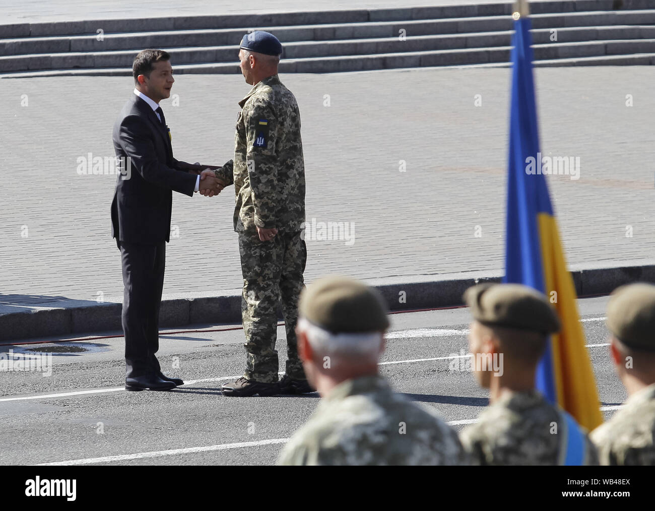 Kiev, Ukraine. 24th Aug, 2019. Ukrainian President VOLODYMYR ZELENSKY (L) hands over a state award to Ukrainian servicemen during celebrations on the occasion of the Independence Day on the Independence Square in Kiev, Ukraine, 24 August 2019. Ukrainians mark the 28th anniversary of Ukraine's independence from the Soviet Union since 1991. Credit: Serg Glovny/ZUMA Wire/Alamy Live News Stock Photo