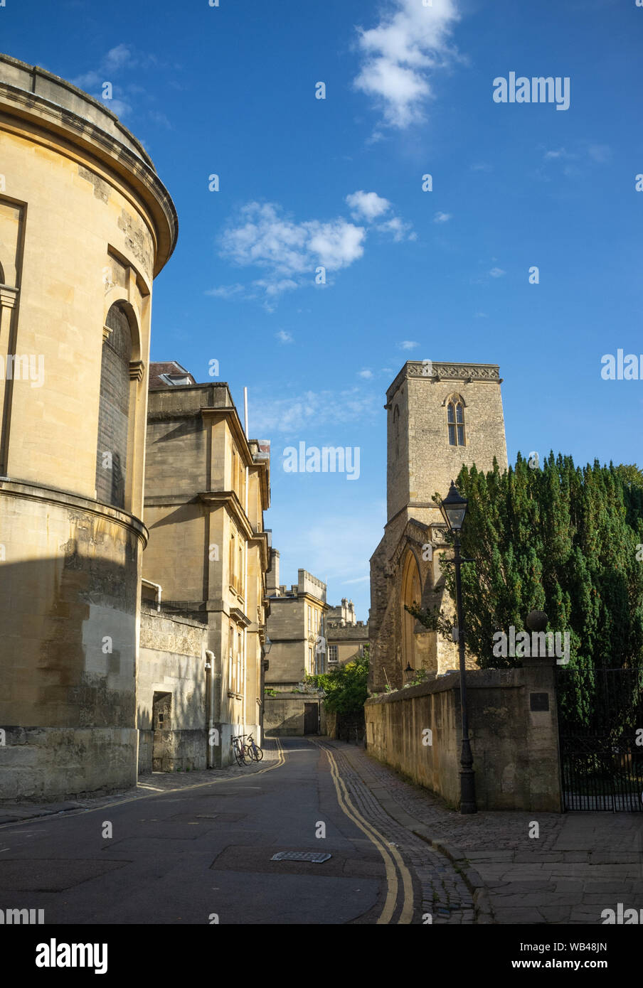 Queen's Lane, Oxford, winding up towards the High Street. Stock Photo