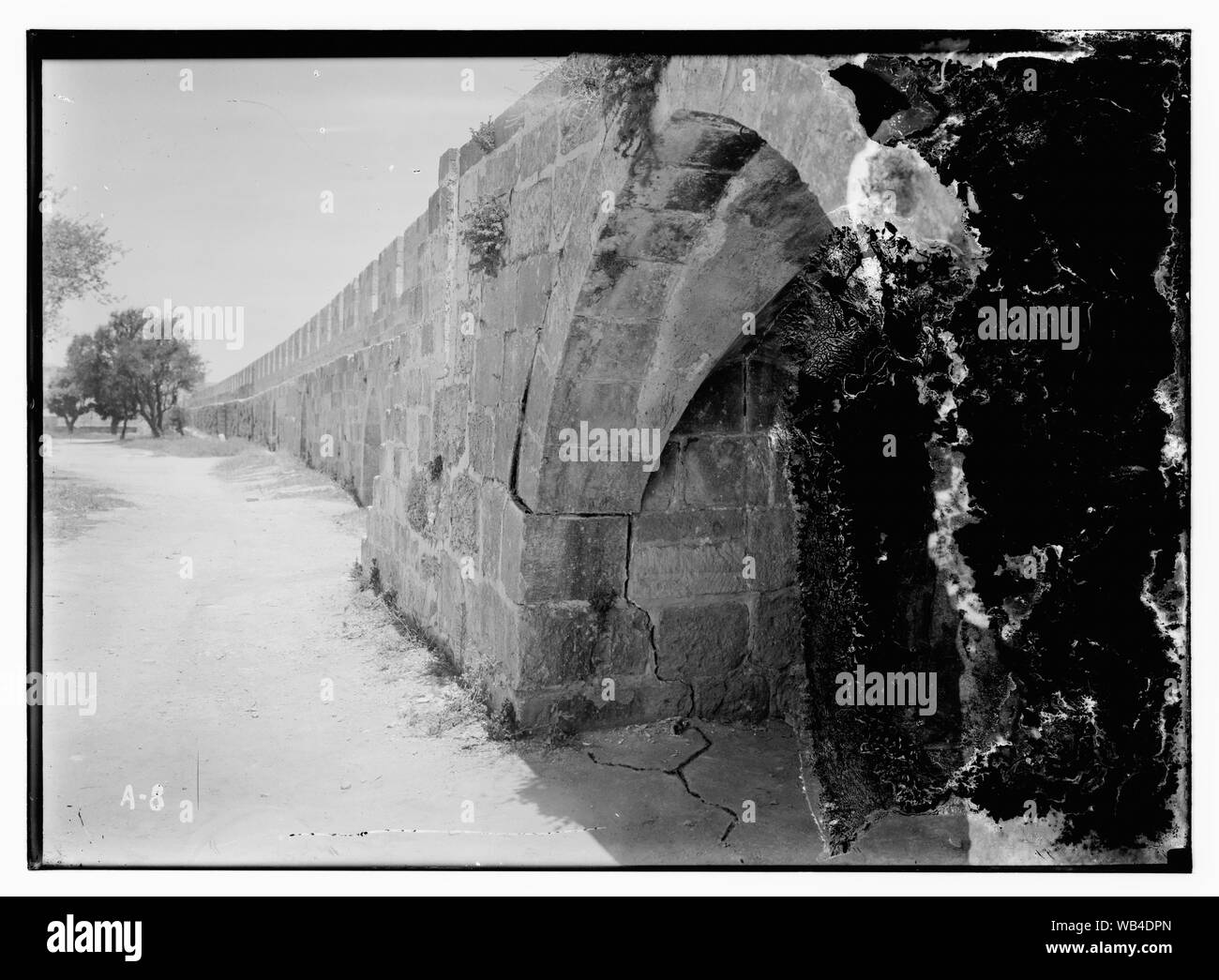 Earthquake crack hi-res stock photography and images - Alamy