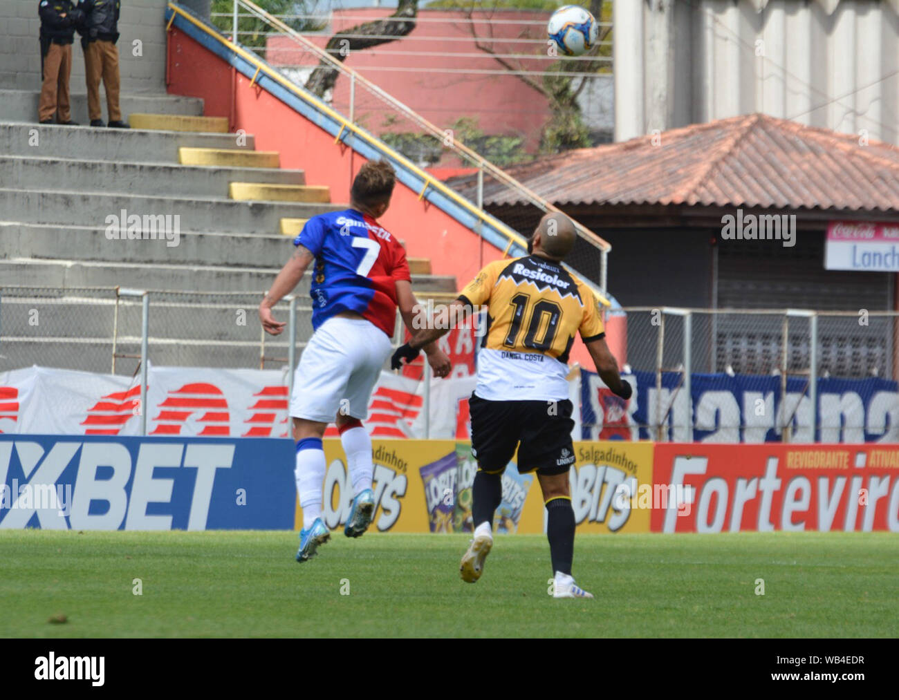 Curitiba, Brazil. 24th Aug, 2019. Midfielders Alesson doParaná and Daniel Costa do Tigre during Paraná vs. Criciuma held at Durival Britto Stadium in Curitiba, PR. Credit: Carlos Pereyra/FotoArena/Alamy Live News Stock Photo