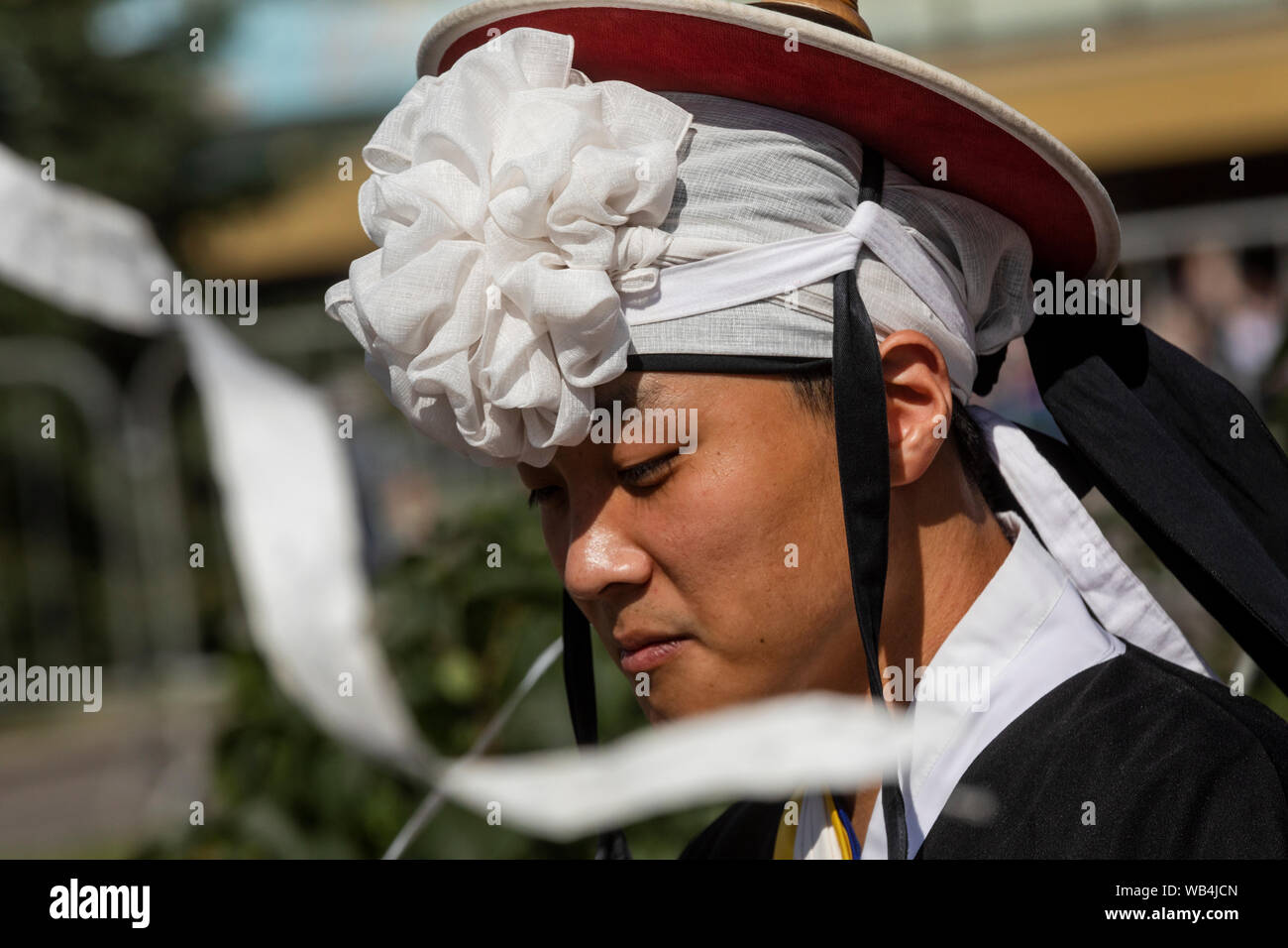 Moscow, Russia. 24th, August, 2019 A member of the Hannuri Yeonhui Traditional Performing Arts Company of South Korea during traditional marching of orchestras on VDNKh exhibition centre during the 12th Spasskaya Tower International Military Music Festival in Moscow Stock Photo