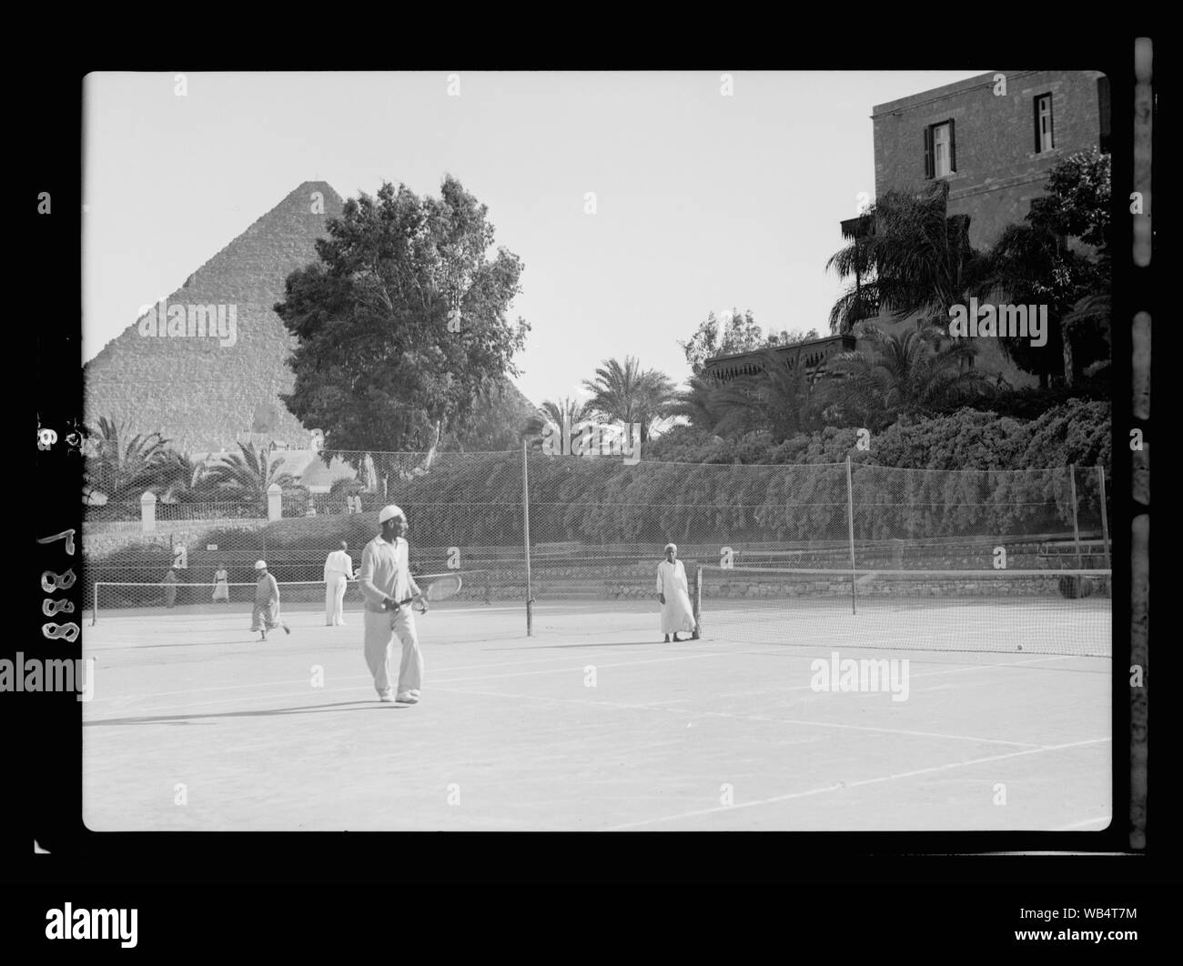 Egypt. Cairo. Hotels. Mena House. The tennis courts Abstract/medium: G. Eric and Edith Matson Photograph Collection Stock Photo