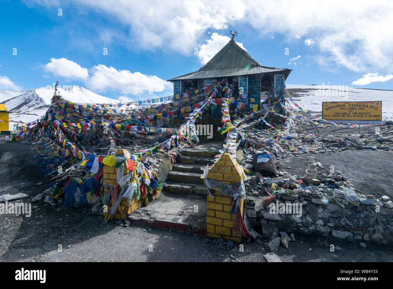 taglanga pass in Leh Ladakh with praying flag on sunny blue sky day Stock Photo