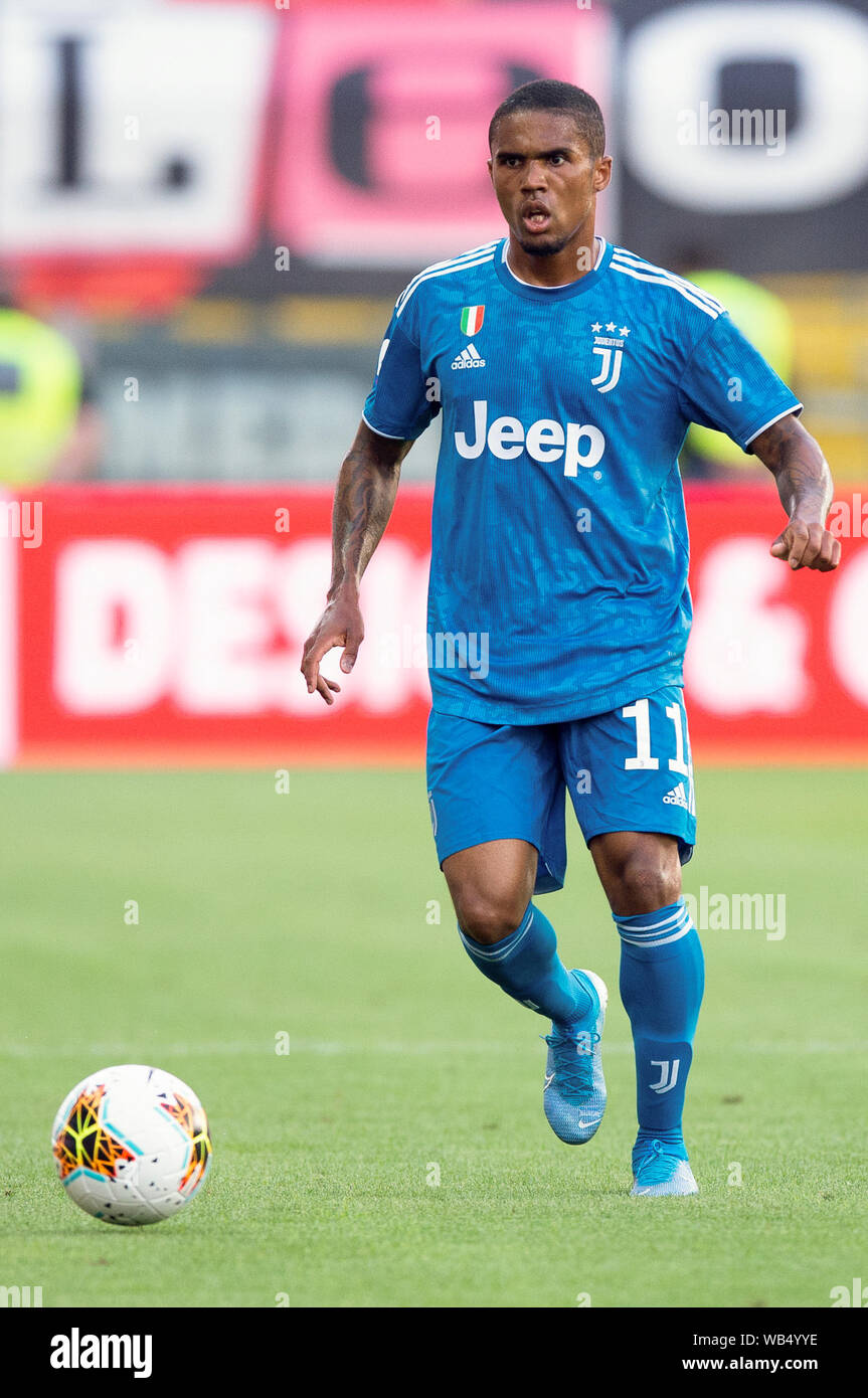 Parma, Italy. 24th Aug, 2019. Douglas Costa of Juventus during the Serie A match between Parma Calcio 1913 and Juventus at Stadio Ennio Tardini, Parma, Italy on 24 August 2019. Photo by Giuseppe Maffia. Editorial use only, license required for commercial use. No use in betting, games or a single club/league/player publications. Credit: UK Sports Pics Ltd/Alamy Live News Stock Photo