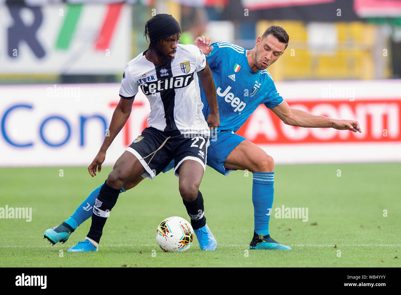 Parma, Italy. 24th Aug, 2019. Mattia De Sciglio of Juventus and Gervinho of Parma during the Serie A match between Parma Calcio 1913 and Juventus at Stadio Ennio Tardini, Parma, Italy on 24 August 2019. Photo by Giuseppe Maffia. Editorial use only, license required for commercial use. No use in betting, games or a single club/league/player publications. Credit: UK Sports Pics Ltd/Alamy Live News Stock Photo