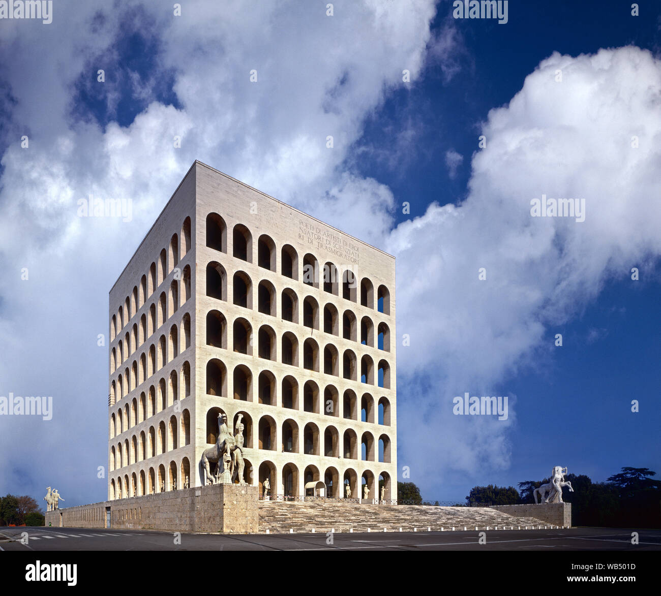 Rome, EUR the Square Colosseum (Colosseo quadrato). Architects: Giovanni Guerrini, Ernesto Lapadula and Mario Romano Stock Photo