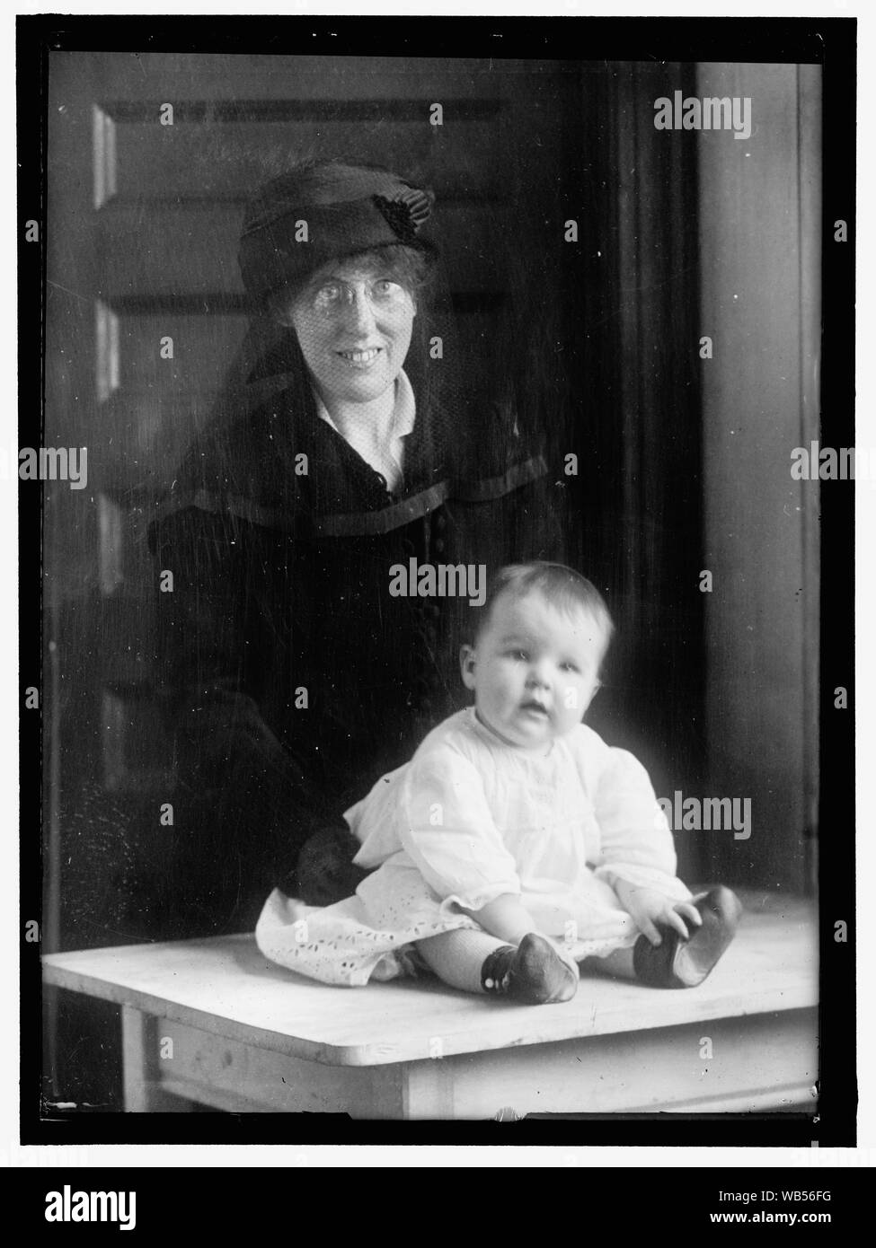 Ellen Wilson McAdoo, daughter of Woodrow Wilson, with her daughter, Ellen Wilson McAdoo Abstract/medium: 1 negative : glass ; 5 x 7 in. or smaller Stock Photo