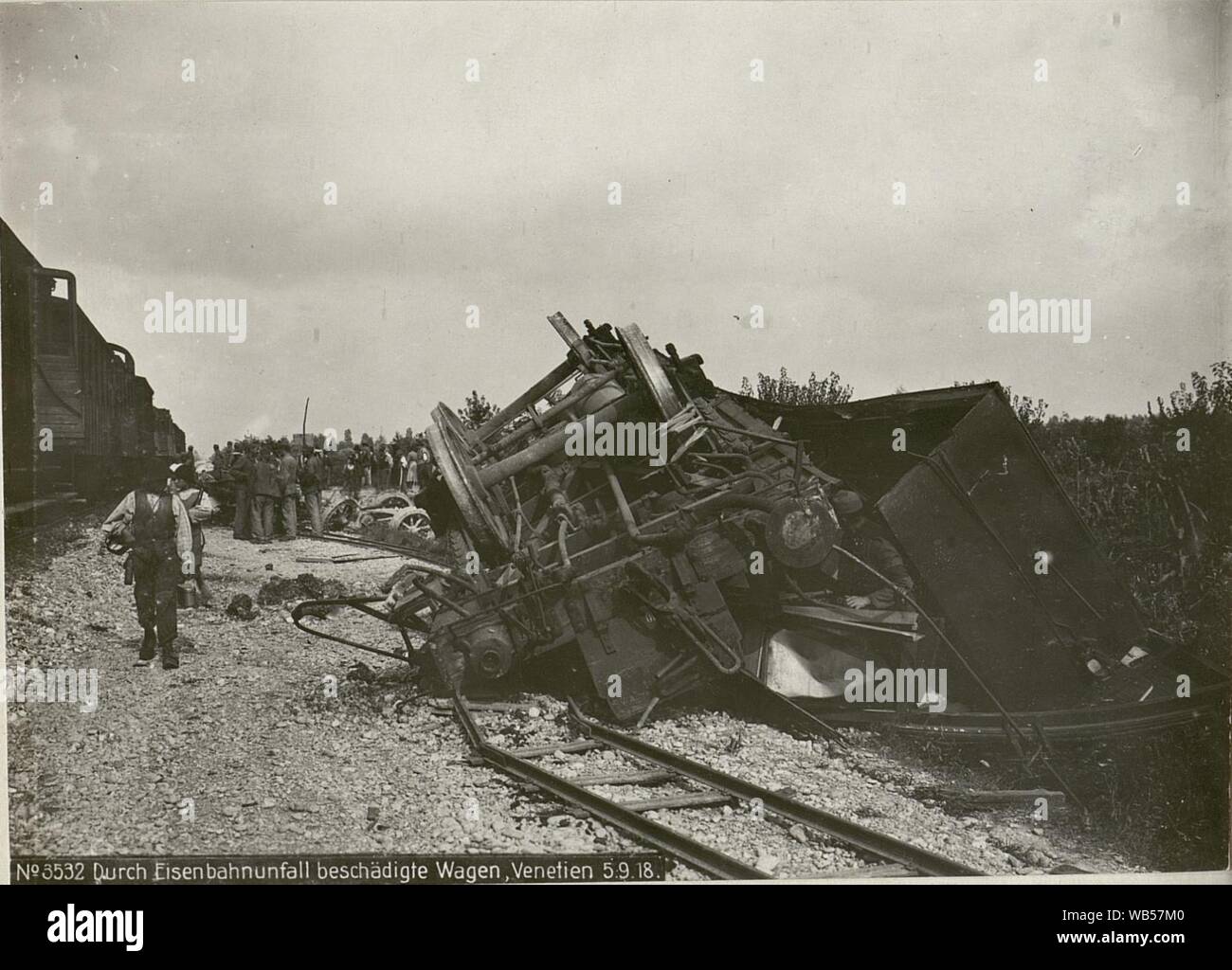 Durch Eisenbahnunfall beschädigte Wagen, Venetien Stock Photo