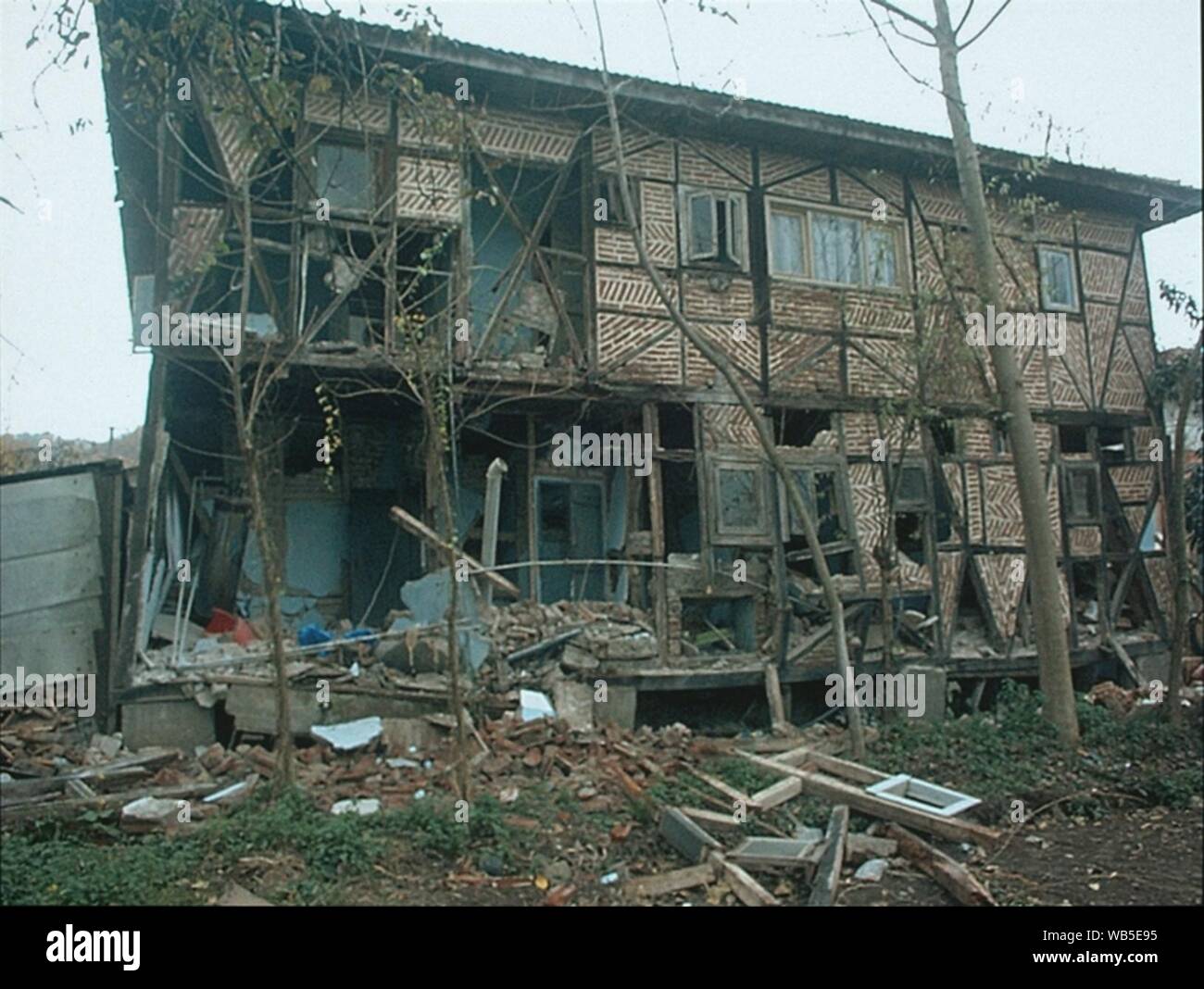 Duzce earthquake hi-res stock photography and images - Alamy