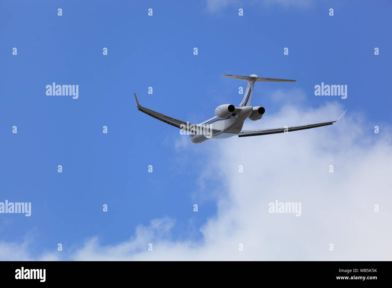 Global 7500 plane hi-res stock photography and images - Alamy