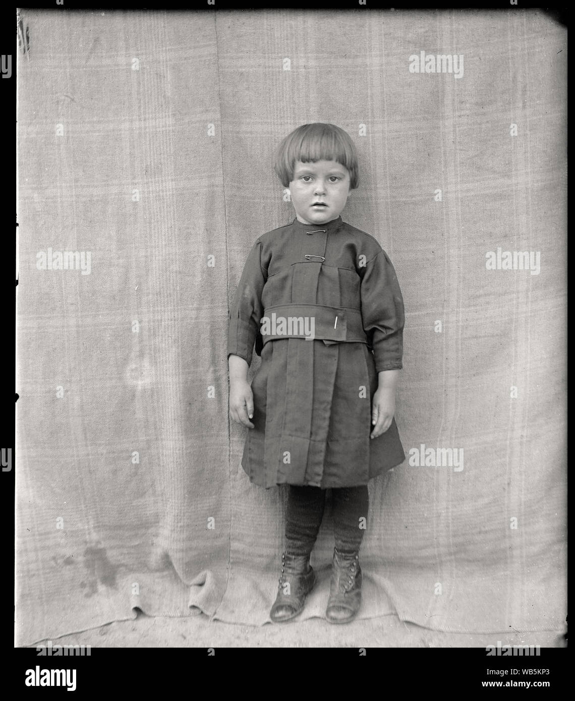 Portrait of young american girl. Unites States, circa 1901-1910. Scan from the original 4x5 inches glass plate negative. Stock Photo
