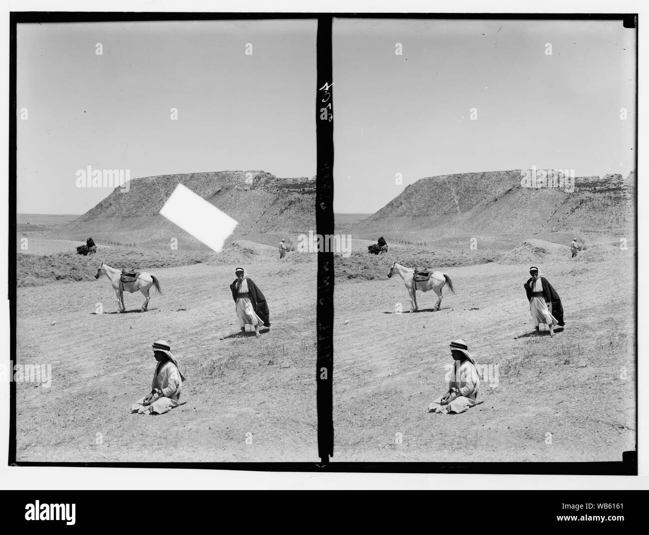 Excavations. Tell Jemmeh (Gerar). Tell Jemmeh from the west Abstract/medium: G. Eric and Edith Matson Photograph Collection Stock Photo