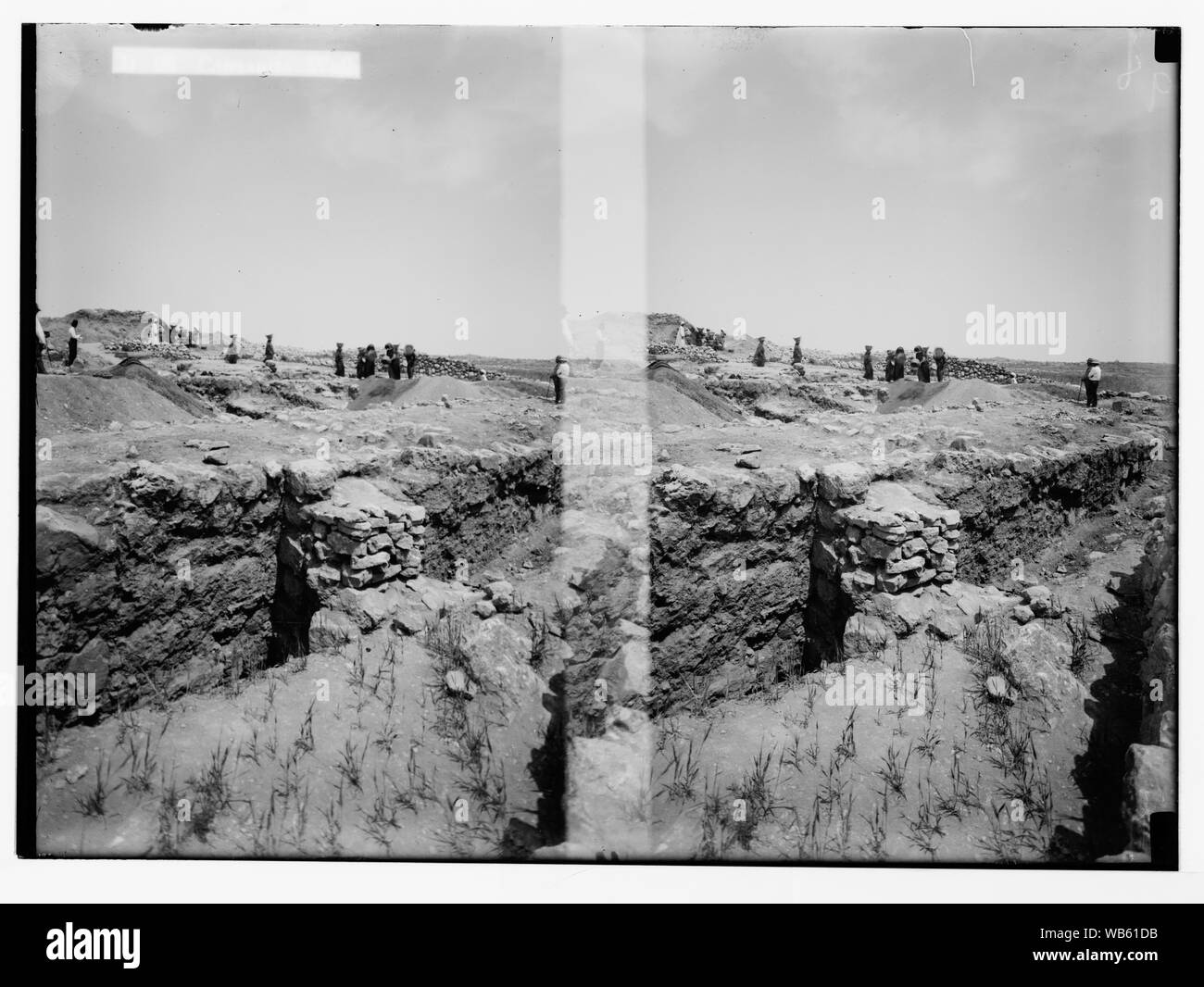 Excavations at Tell el-Nasbeh, Mizpah? Canaanite wall Abstract/medium: G. Eric and Edith Matson Photograph Collection Stock Photo