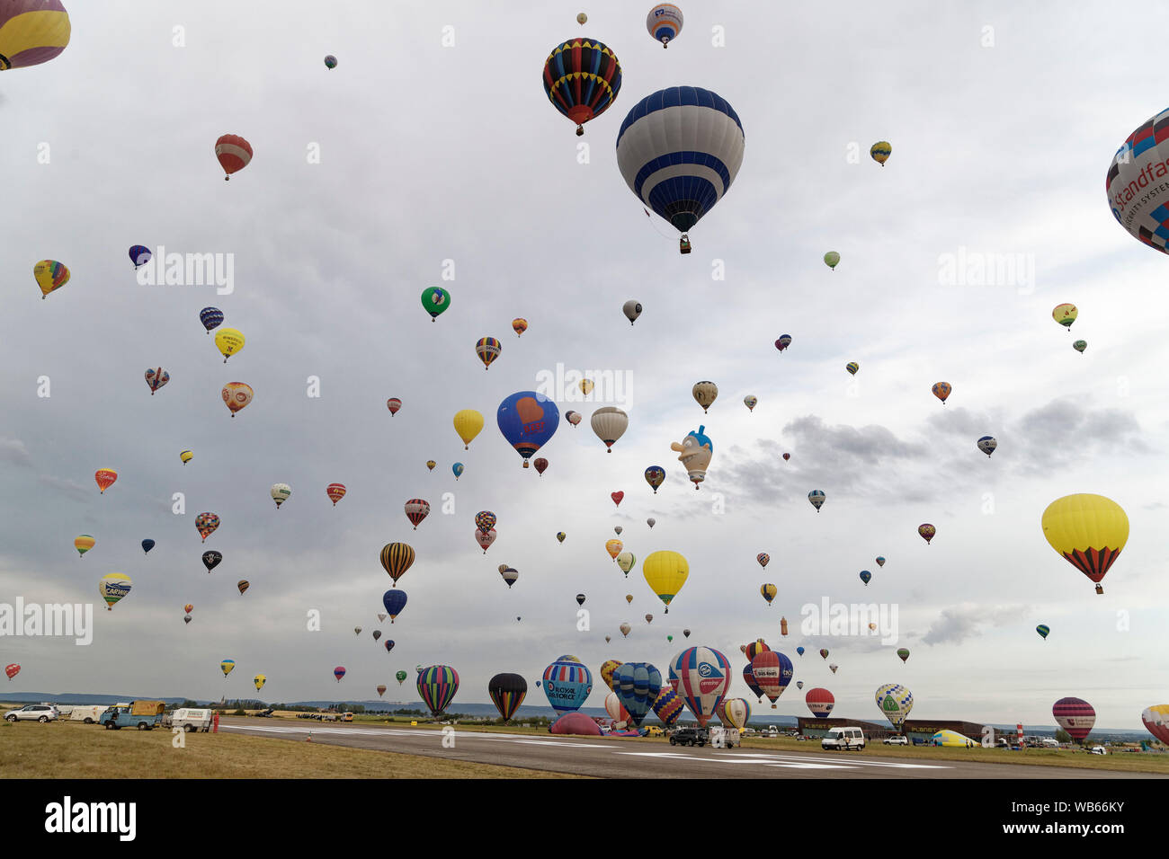 Chambley, France. 2nd August, 2019. Hundreds of hot air balloons took off  from the Chambley-Bussieres Airbase for the Grand Est Mondial Air Ballons  Stock Photo - Alamy