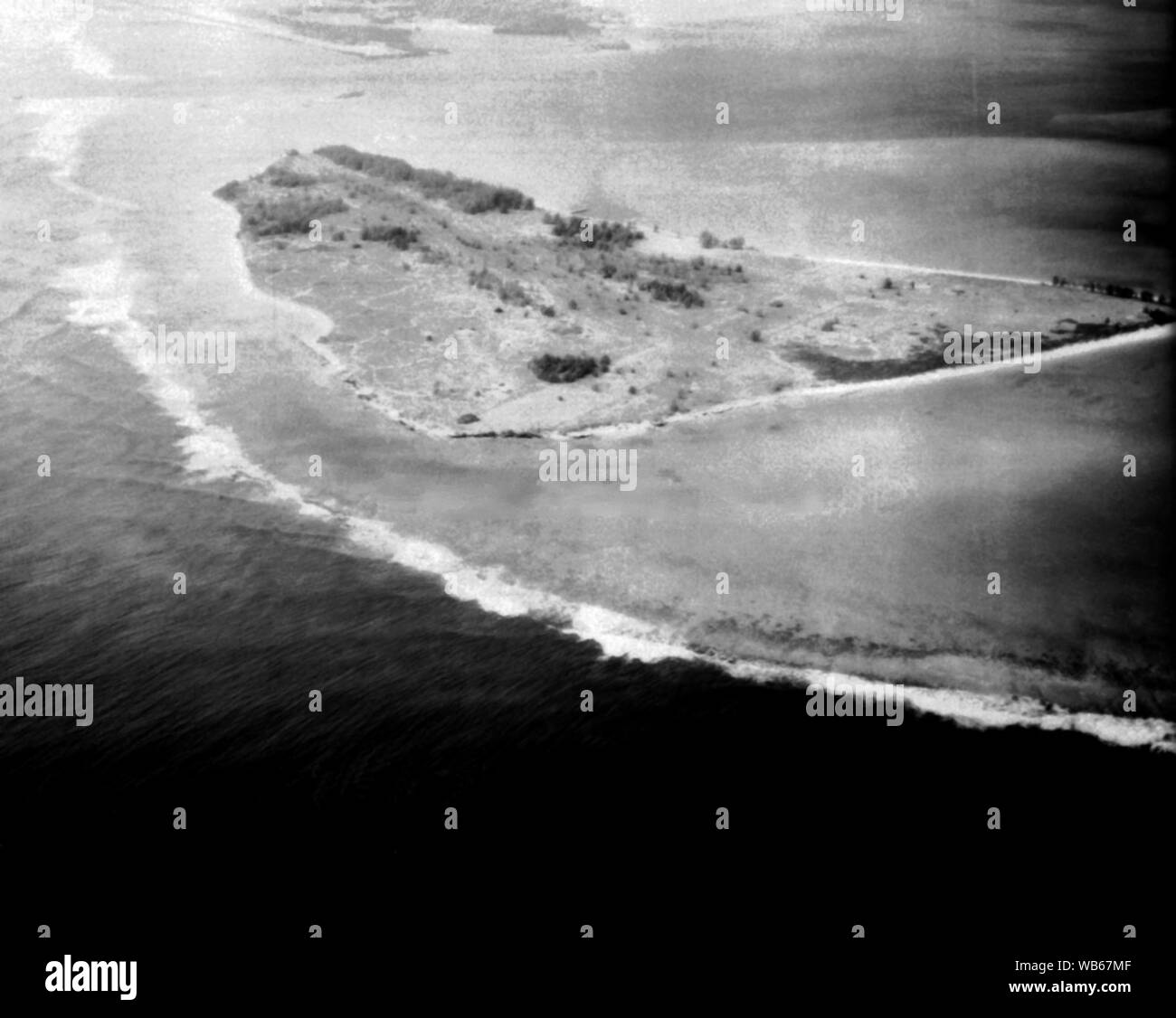 Eastern Island Midway Atoll aerial photo 1990 Stock Photo - Alamy