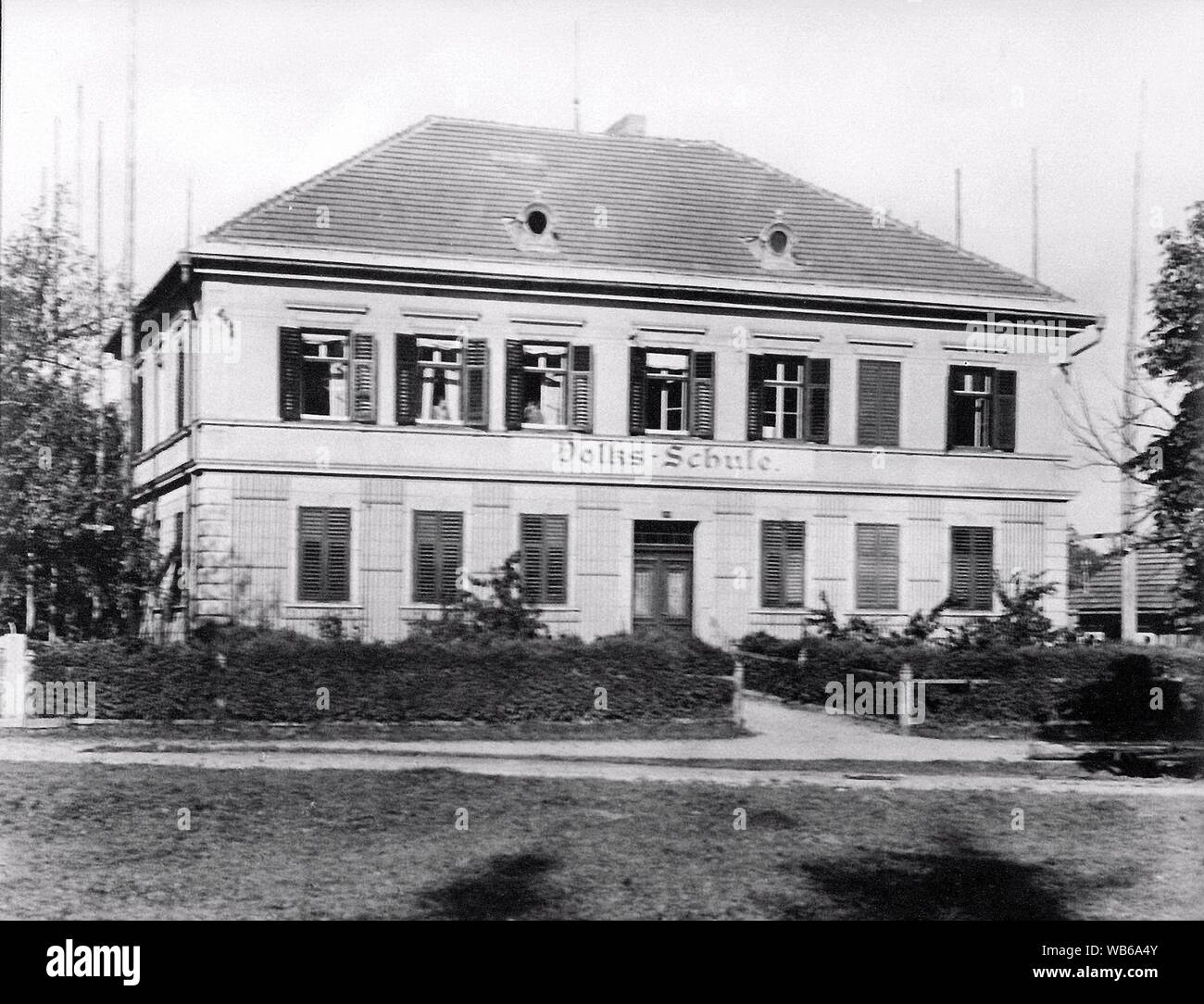 Ebenthal Gradnitz alte Volks-Schule 1931 eingescannt. Stock Photo