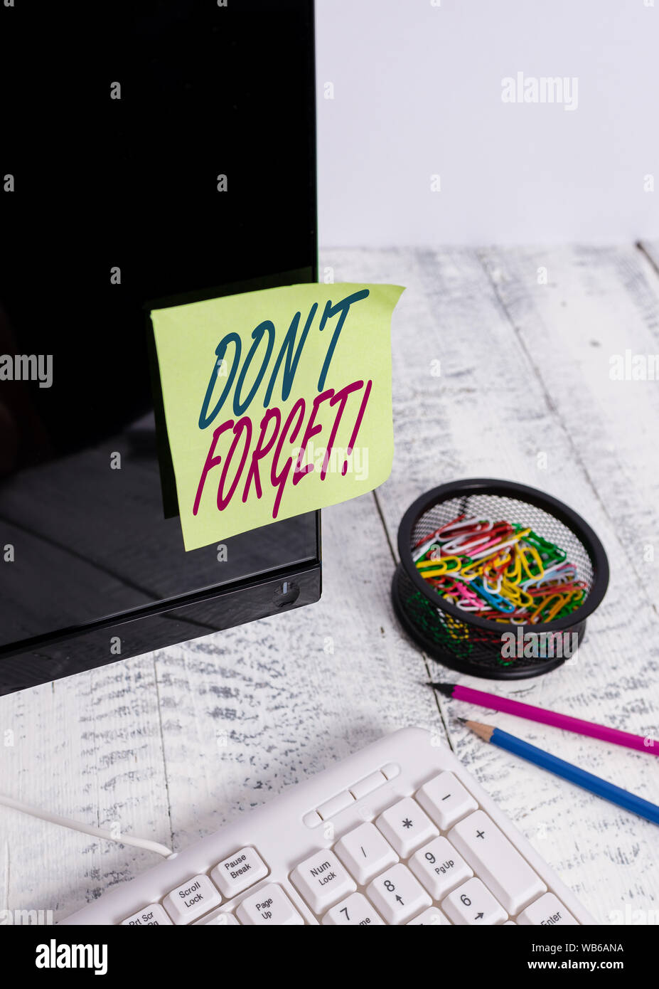 Text sign showing Don T Forget. Business photo text used to remind ...