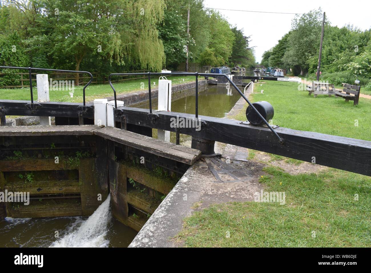 A close up view of the Kintbury lock on the and Avon canels in