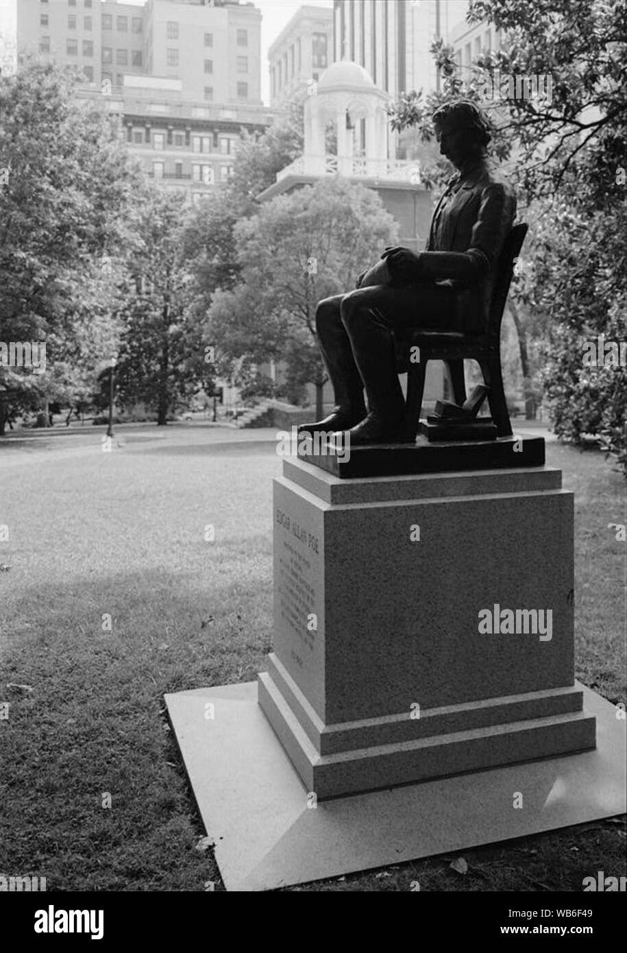 Edgar Allan Poe Statue Richmond Virginia Stock Photo Alamy