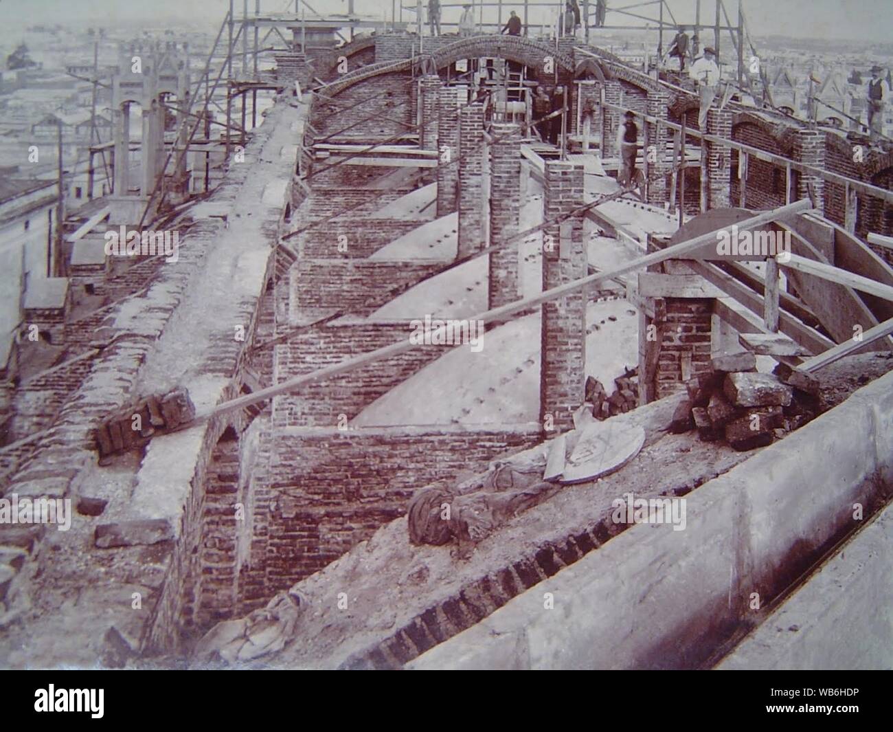 Edificación de la Basílica San Carlos Borromeo-Construcción de las bóvedas y contrafuertes. Stock Photo