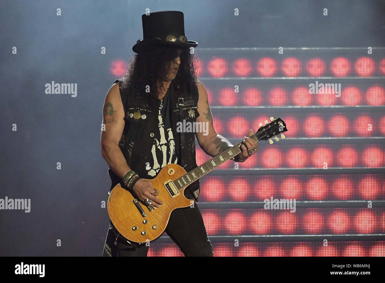 File:Slash, Guitarist of Guns N' Roses in 2017.jpg - Wikimedia Commons