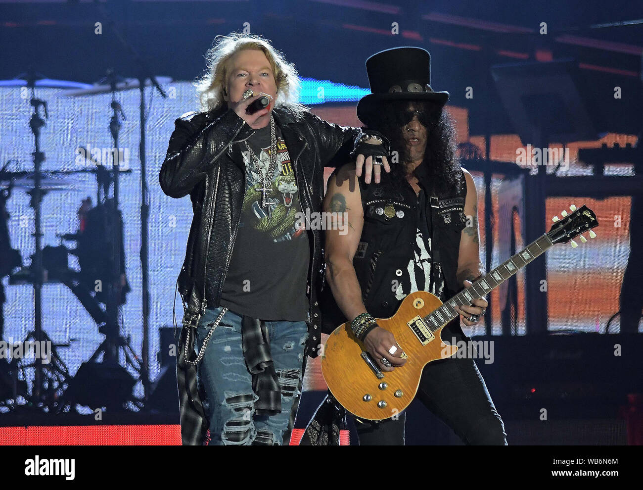Rio de Janeiro, September 24, 2017. Singer Axl Rose and guitarrist Slash  during Guns N 'Roses performance during the show at Rock in Rio 2017 in Rio  d Stock Photo - Alamy