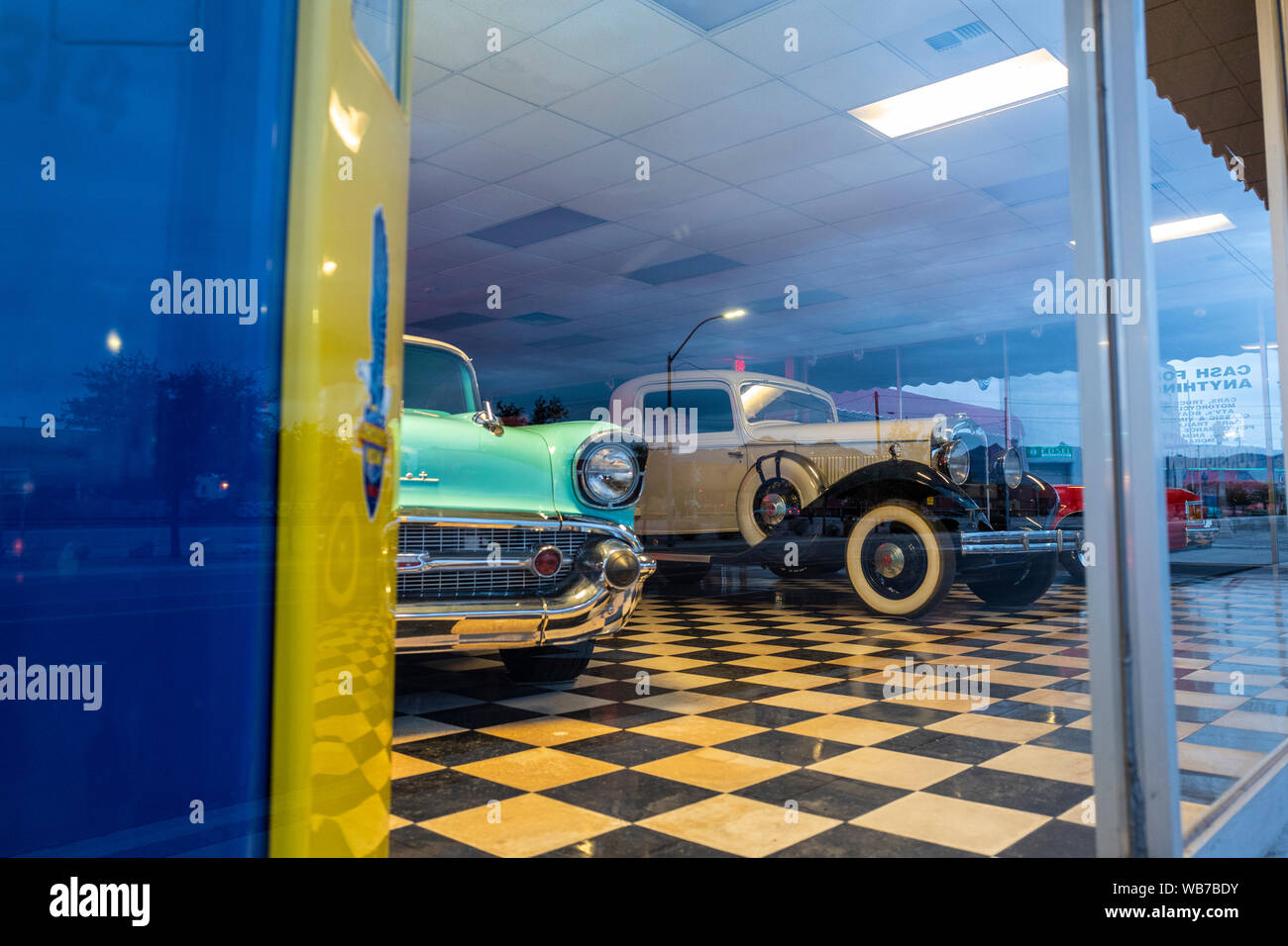 Arizona, America, 8th, March, 2018. View of a carshop at Kingman, is a city along Route 66, in northwestern Arizona. The historic road's role in Ameri Stock Photo