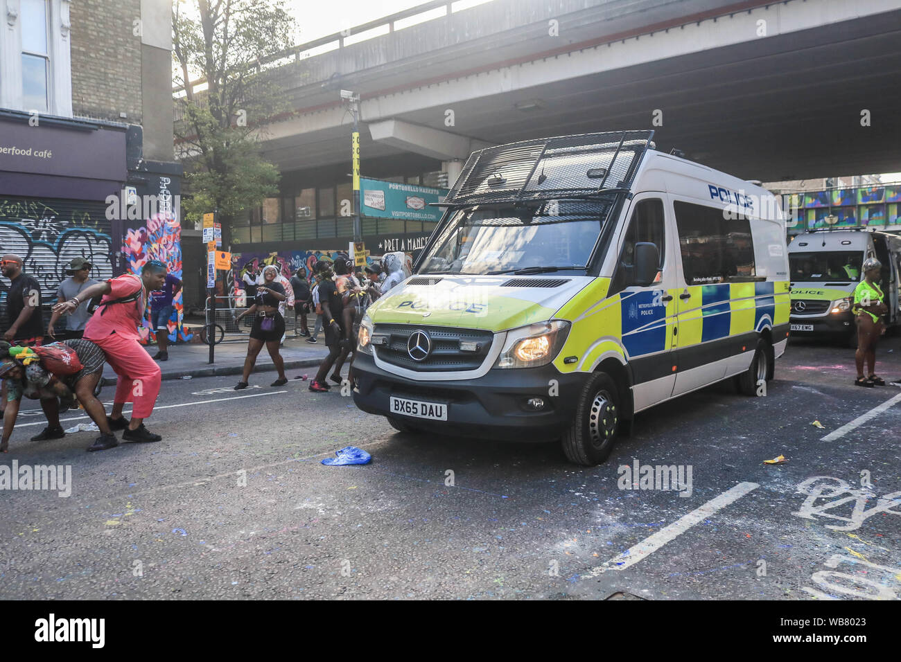 Notting Hill, London, UK. 25th August 2019. Police van in Ladbroke Grove in  the early morning as the annual Notting Hill carnival kicks off with the  traditional Jouvert as revellers thrown paint