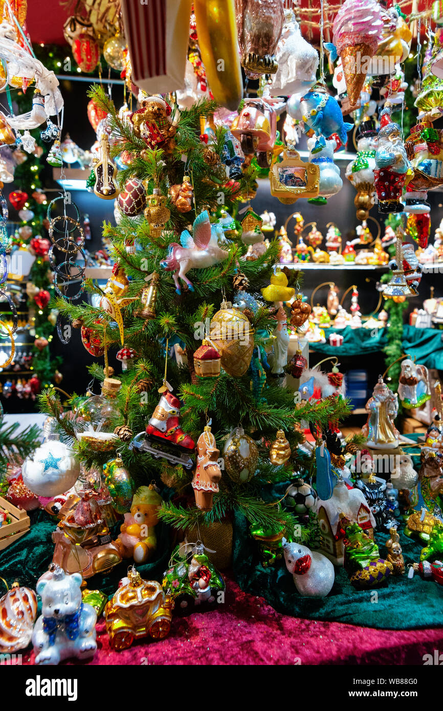 Glass Christmas tree decorations, Christmas market in Germany ...